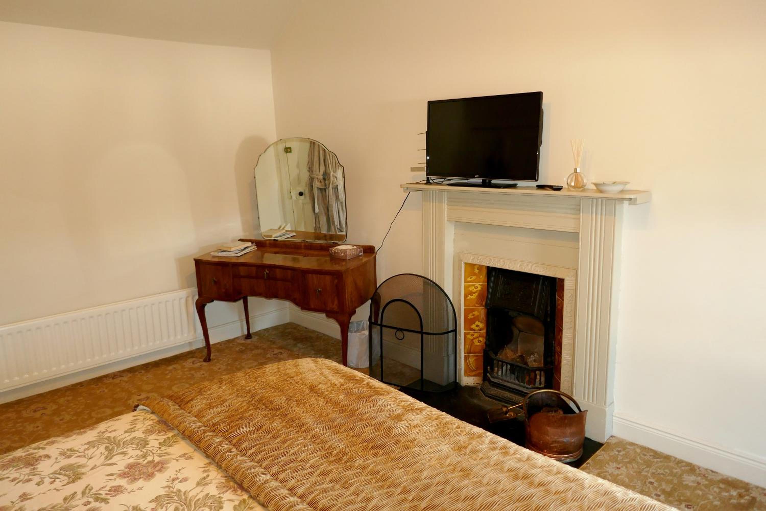 Deluxe King Room - Photo 5