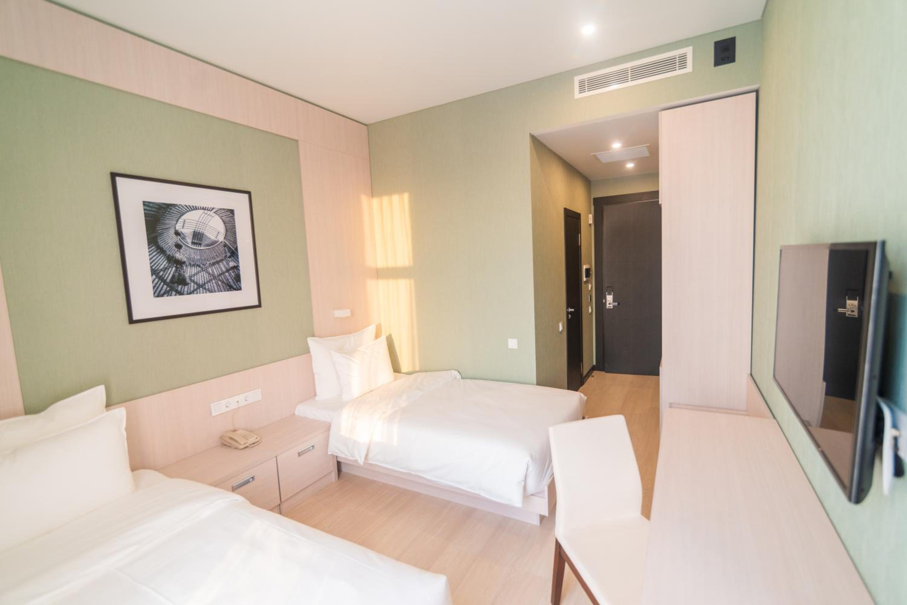 Standard Twin Room photo 2