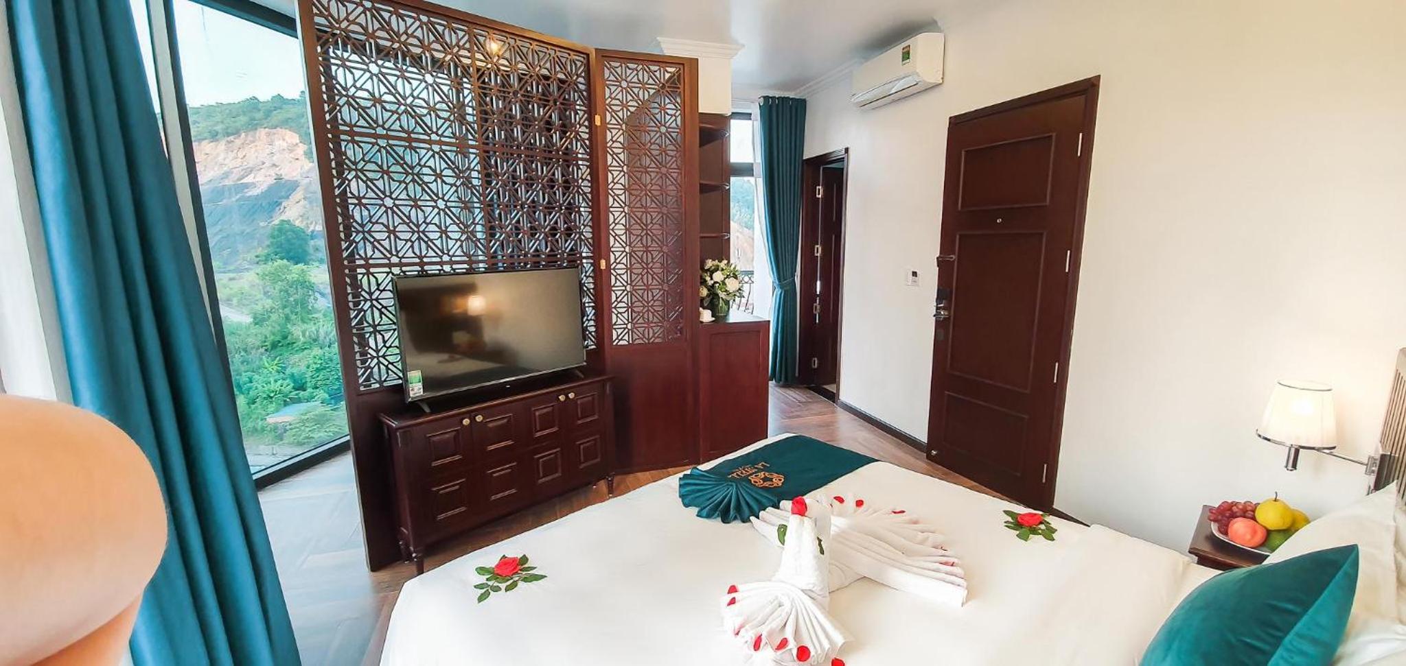 Deluxe Double Room with Balcony - Photo 5