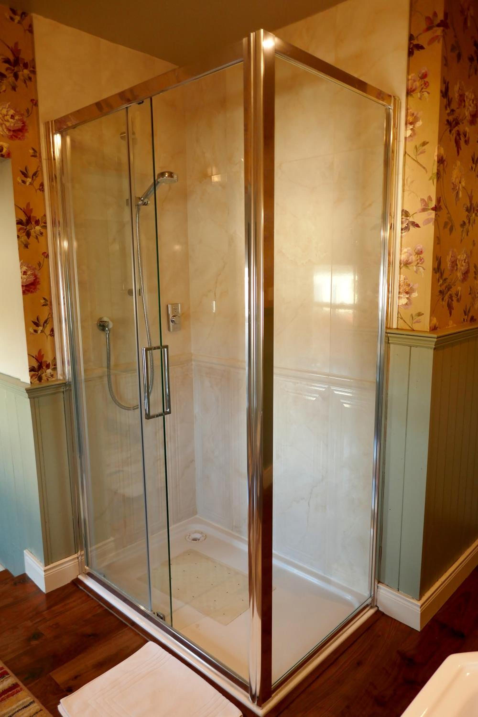 Deluxe King Room - Photo 7