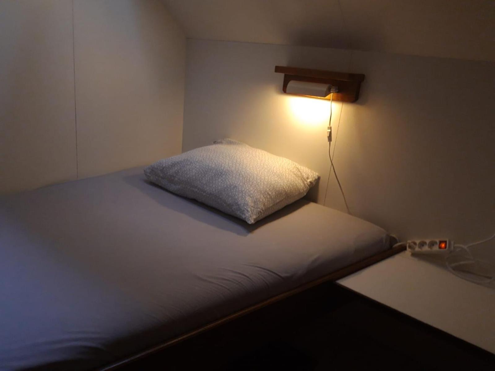 Single Room with Private Bathroom photo 1