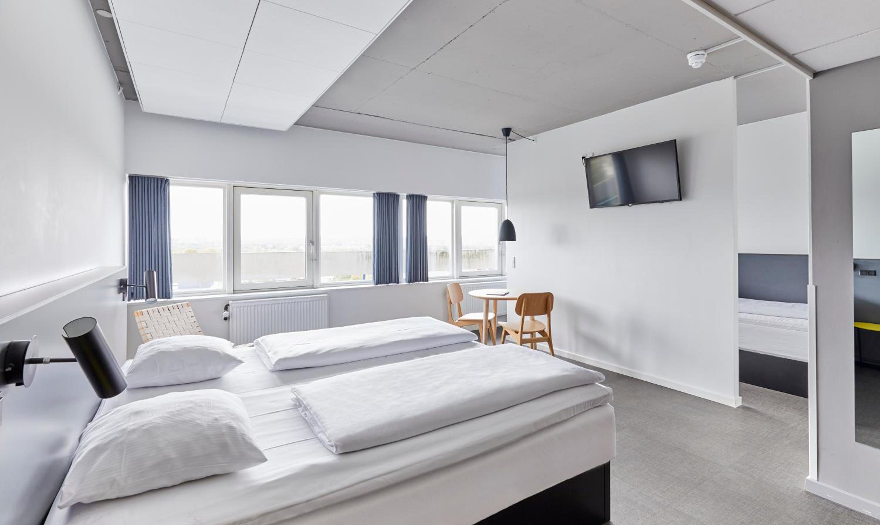 Standard Family Room - Photo 10