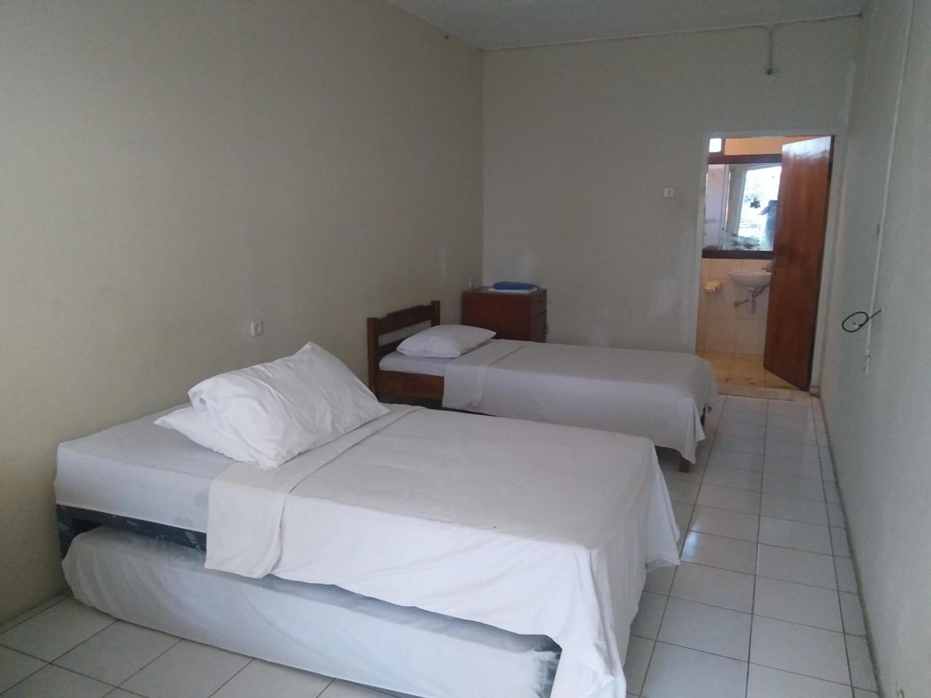 Standard Triple Room - Photo 1