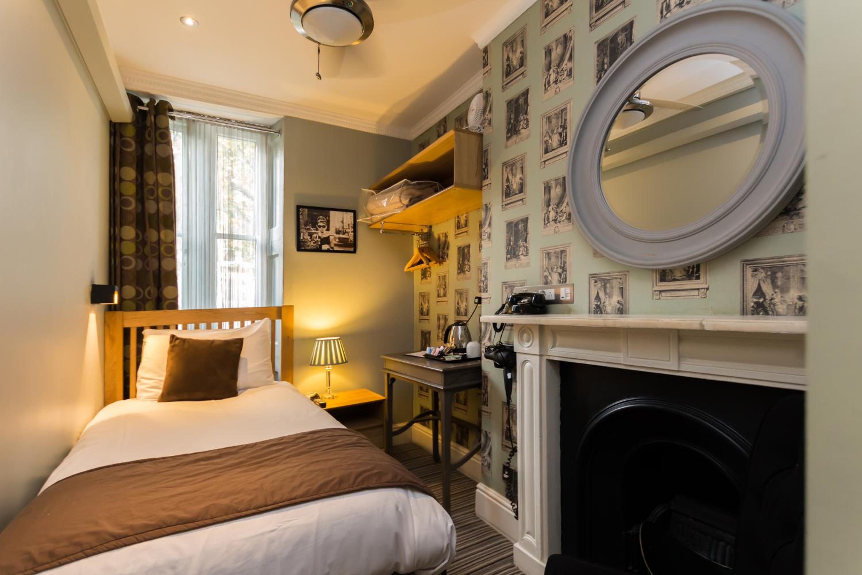 Single Room photo 2
