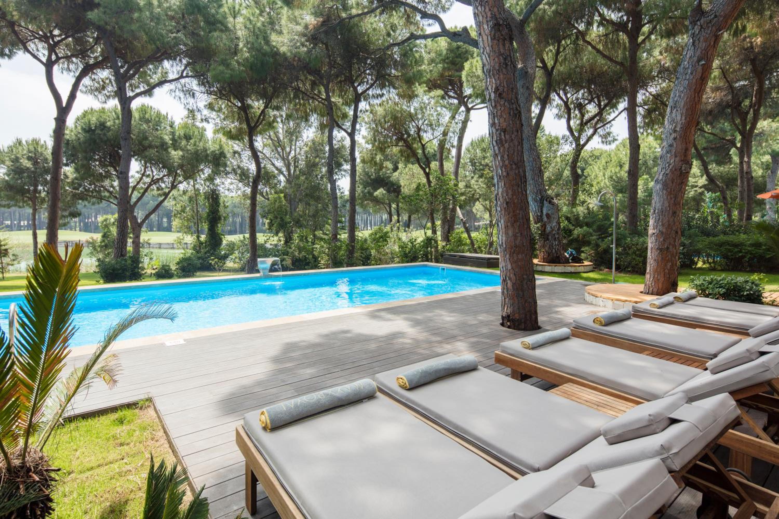 Albatross Deluxe Villa