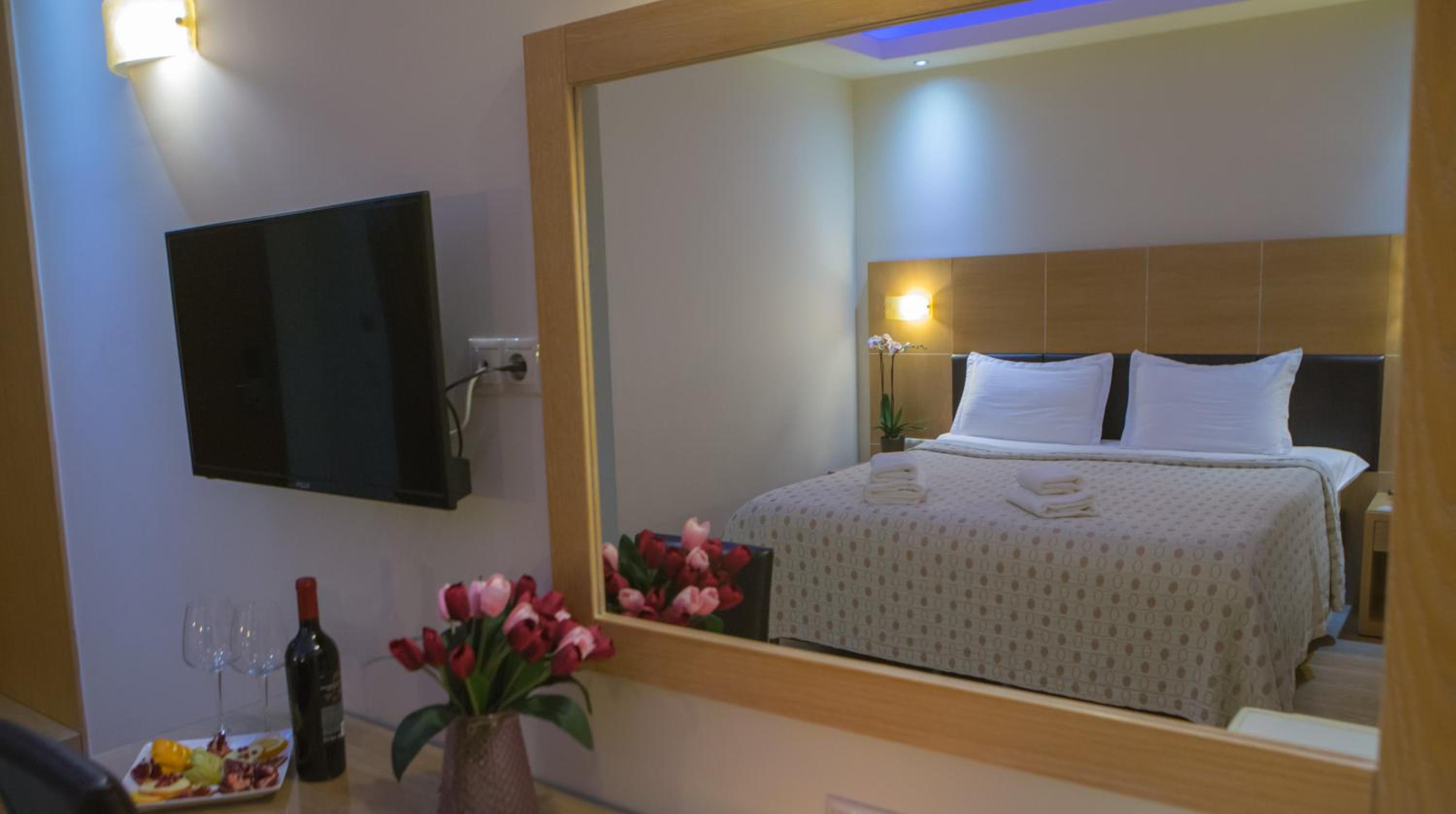 Double or Twin Room - Photo 4