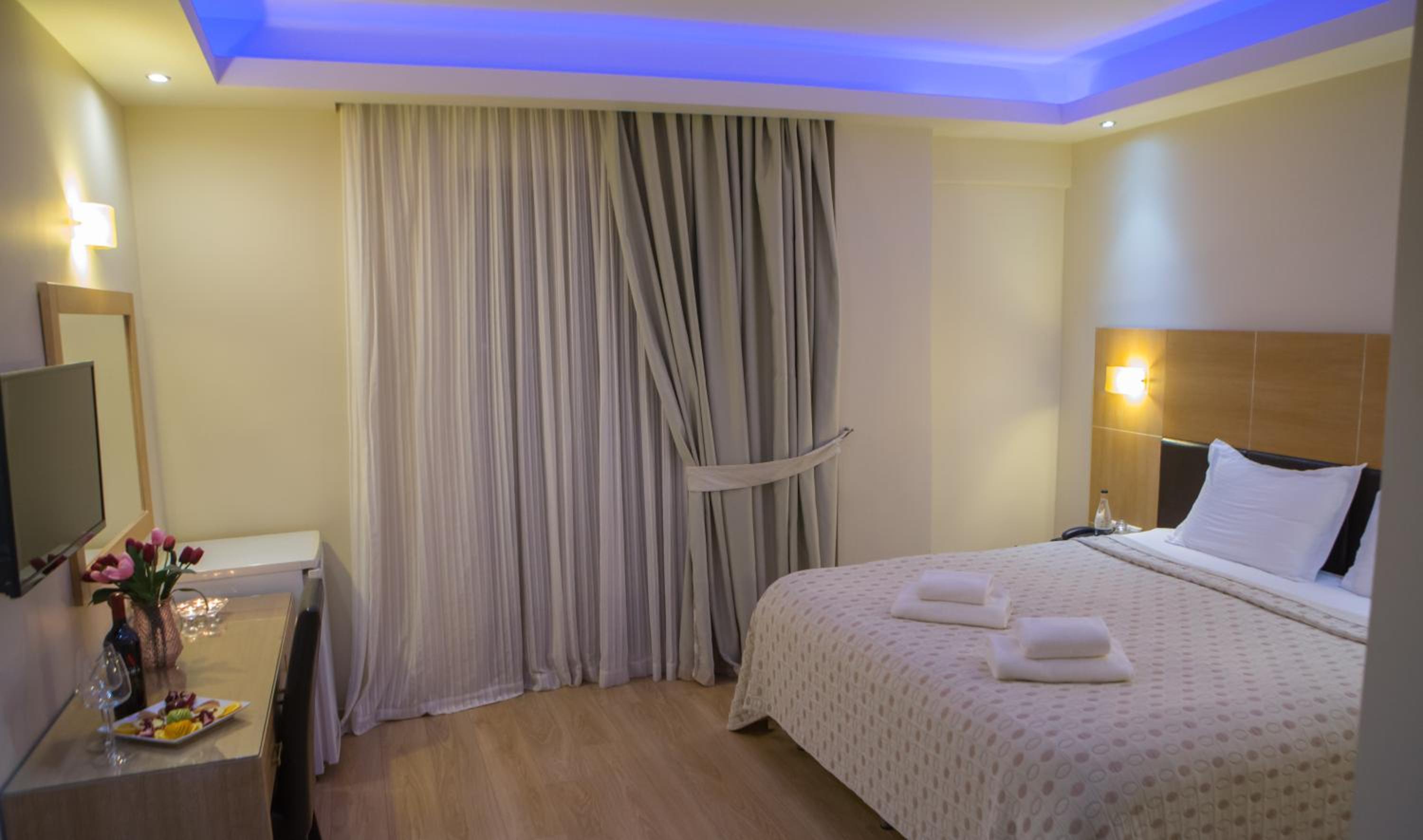 Double or Twin Room - Photo 6