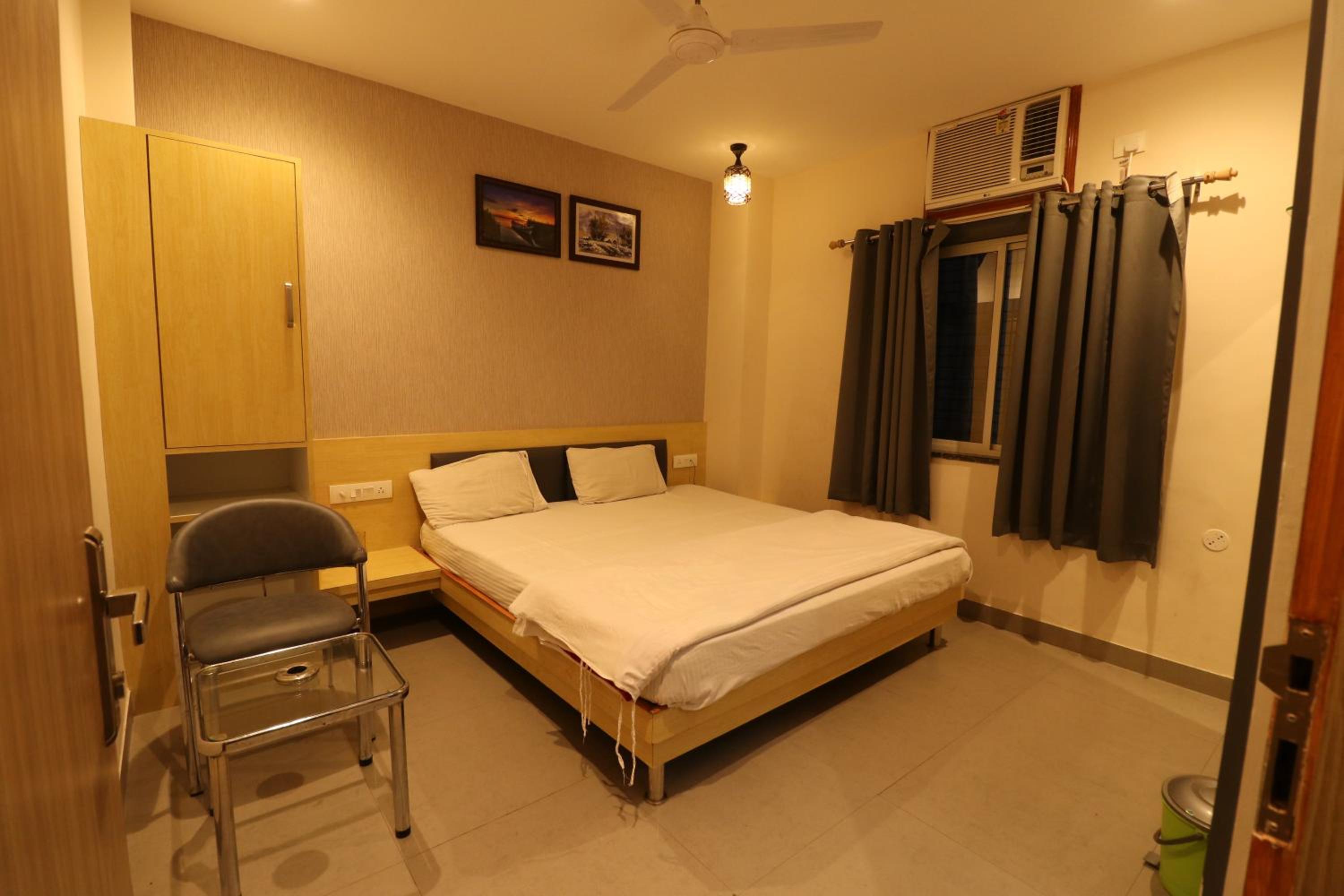 Deluxe Room (2 Adults + 1 Child) - Photo 7