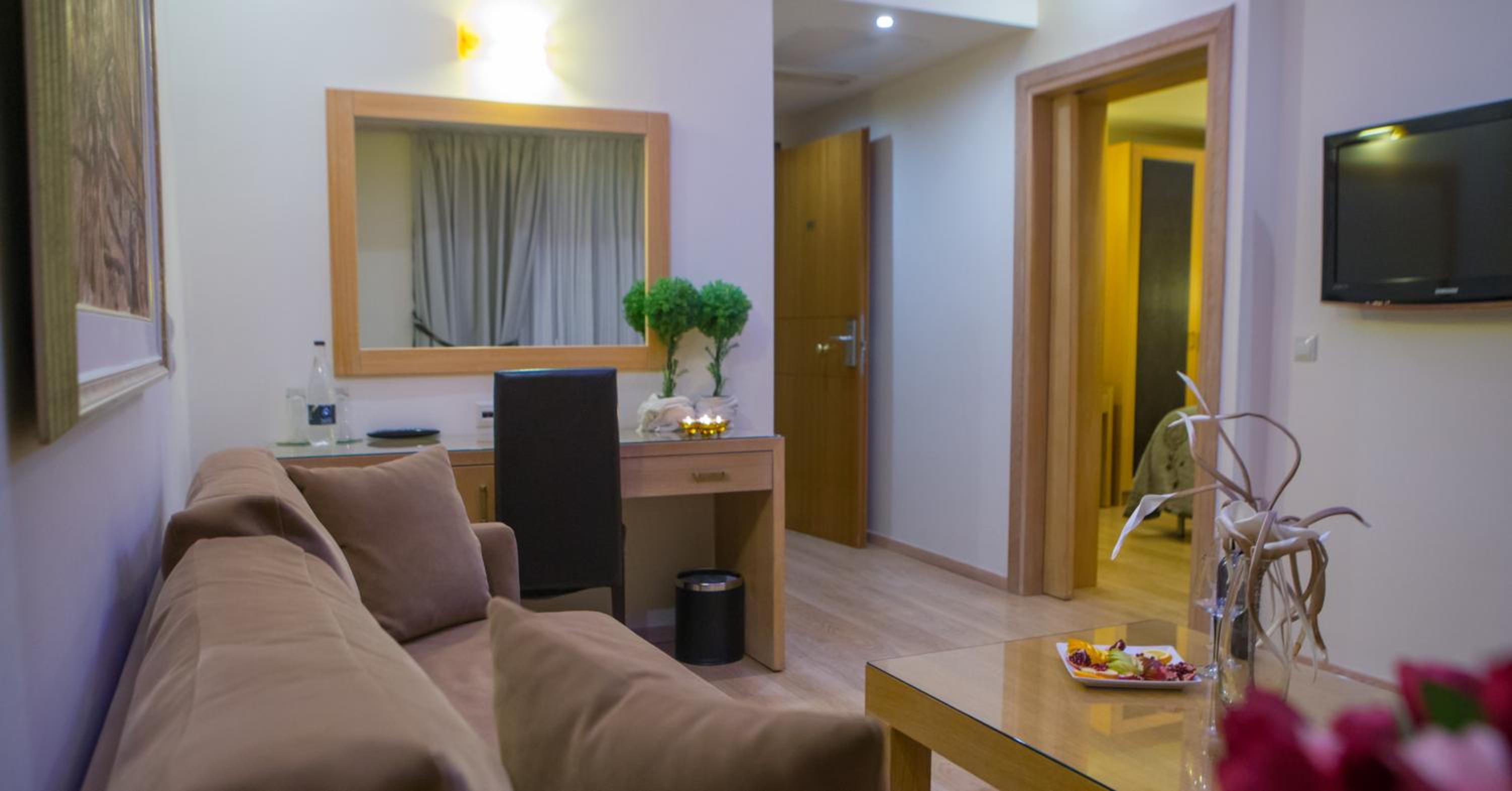 Suite (1-2 Adults) photo 2
