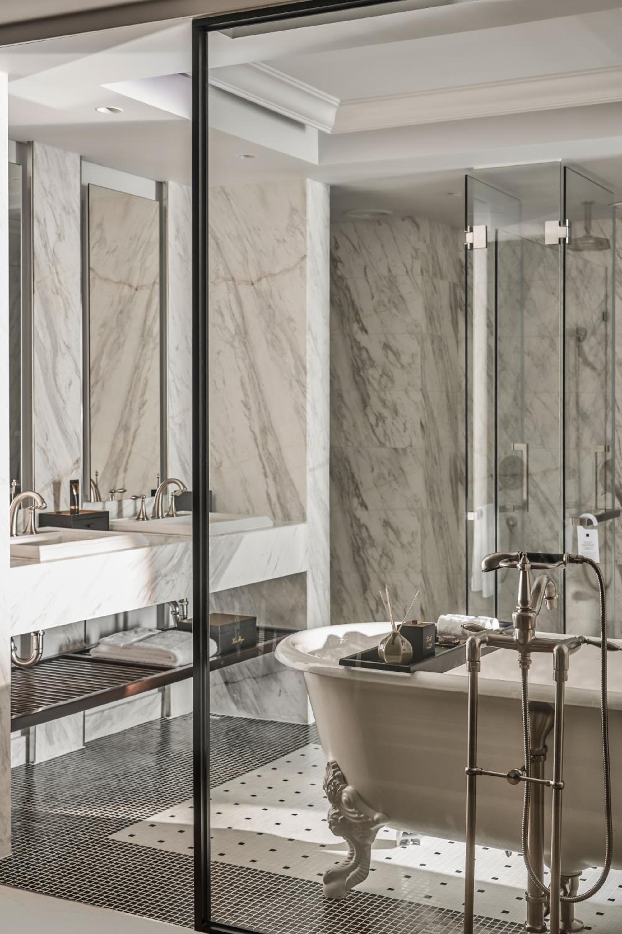 Premium Twin Room with Bathtub photo 2