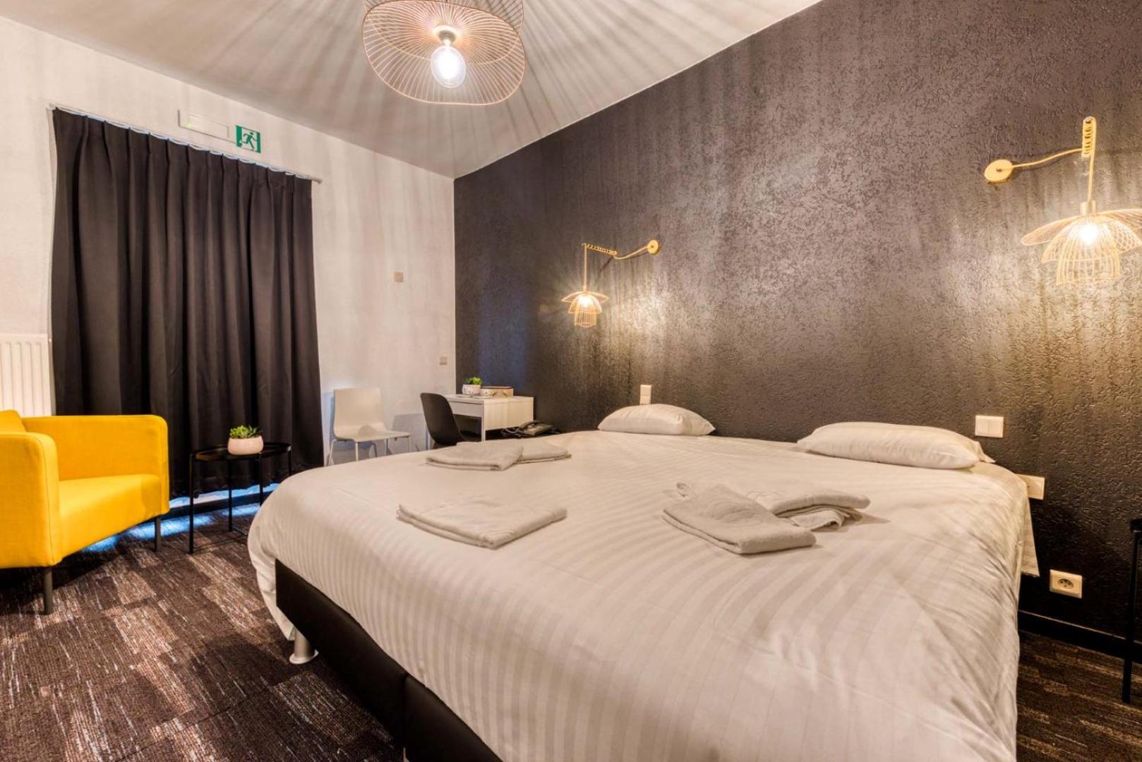 Double Room - Photo 6