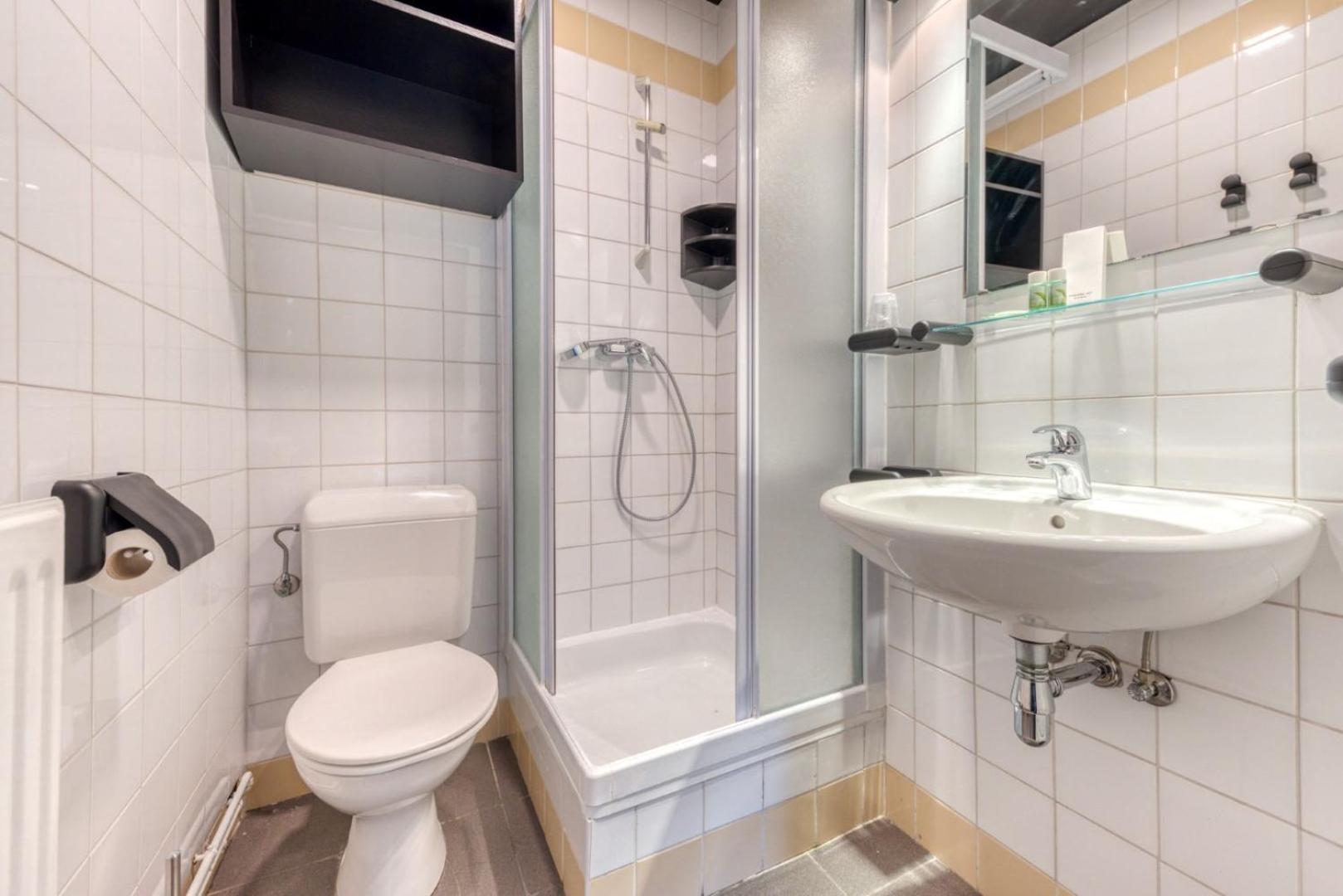 Double Room - Photo 7