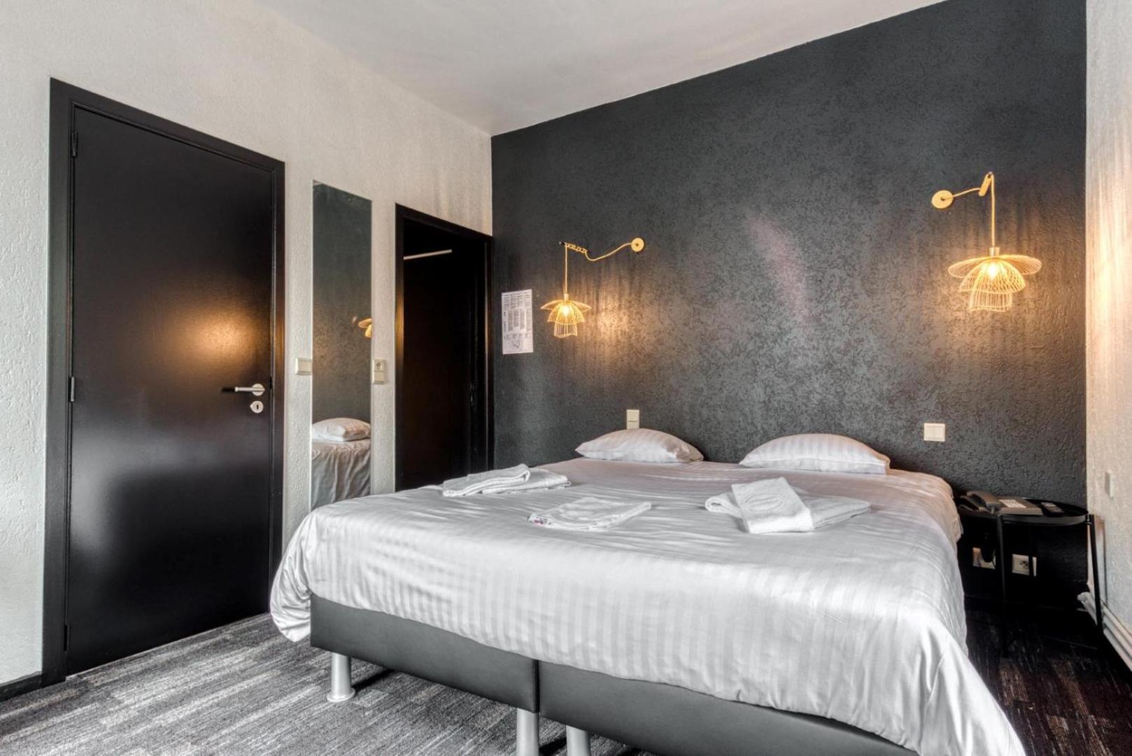 Double Room - Photo 8