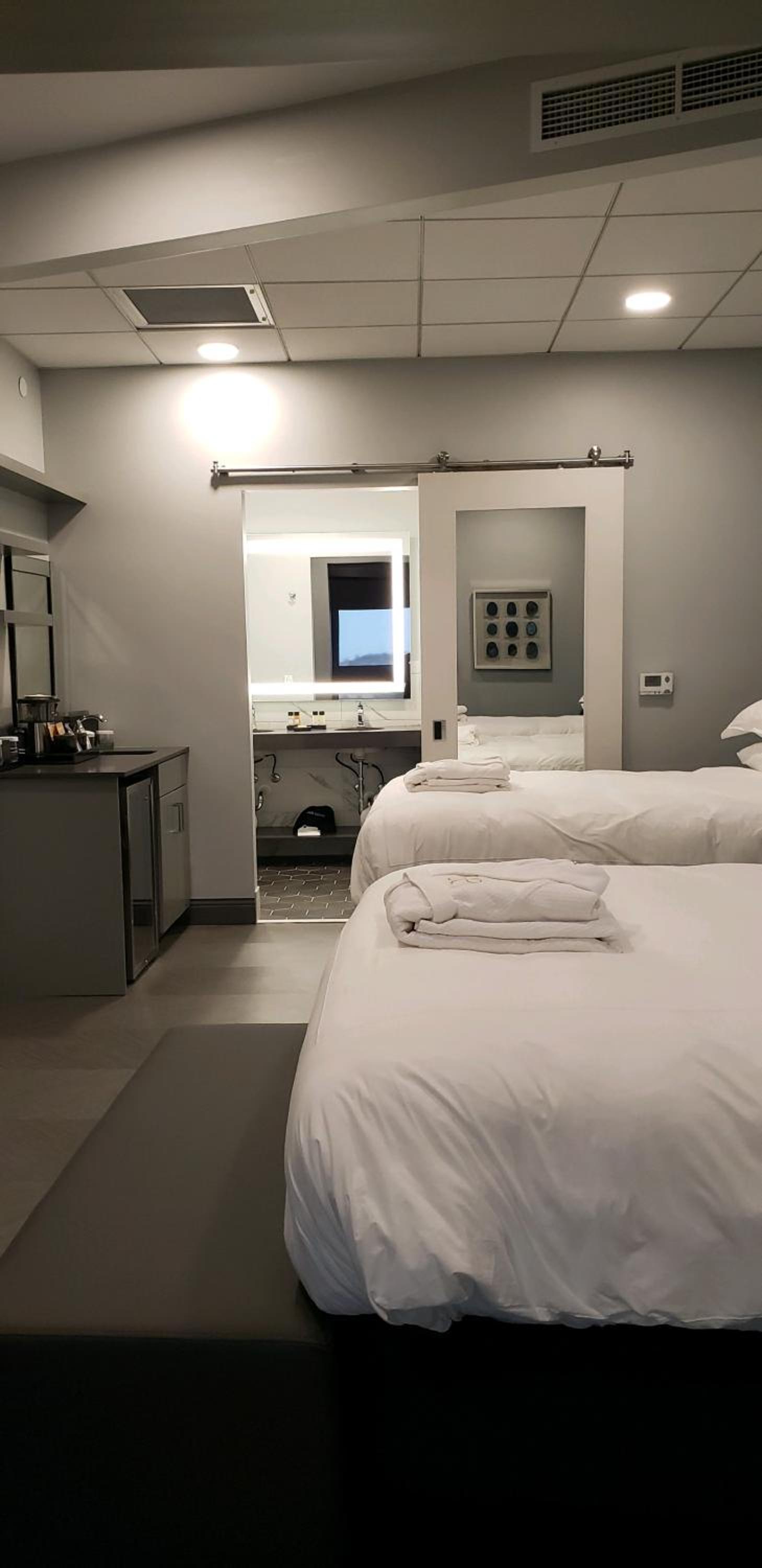 Deluxe Queen Room with Two Queen Beds - Photo 2