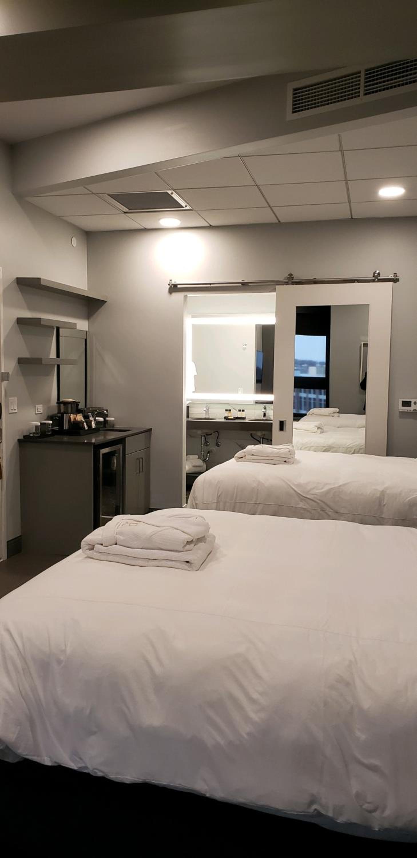 Deluxe Queen Room with Two Queen Beds - Photo 3