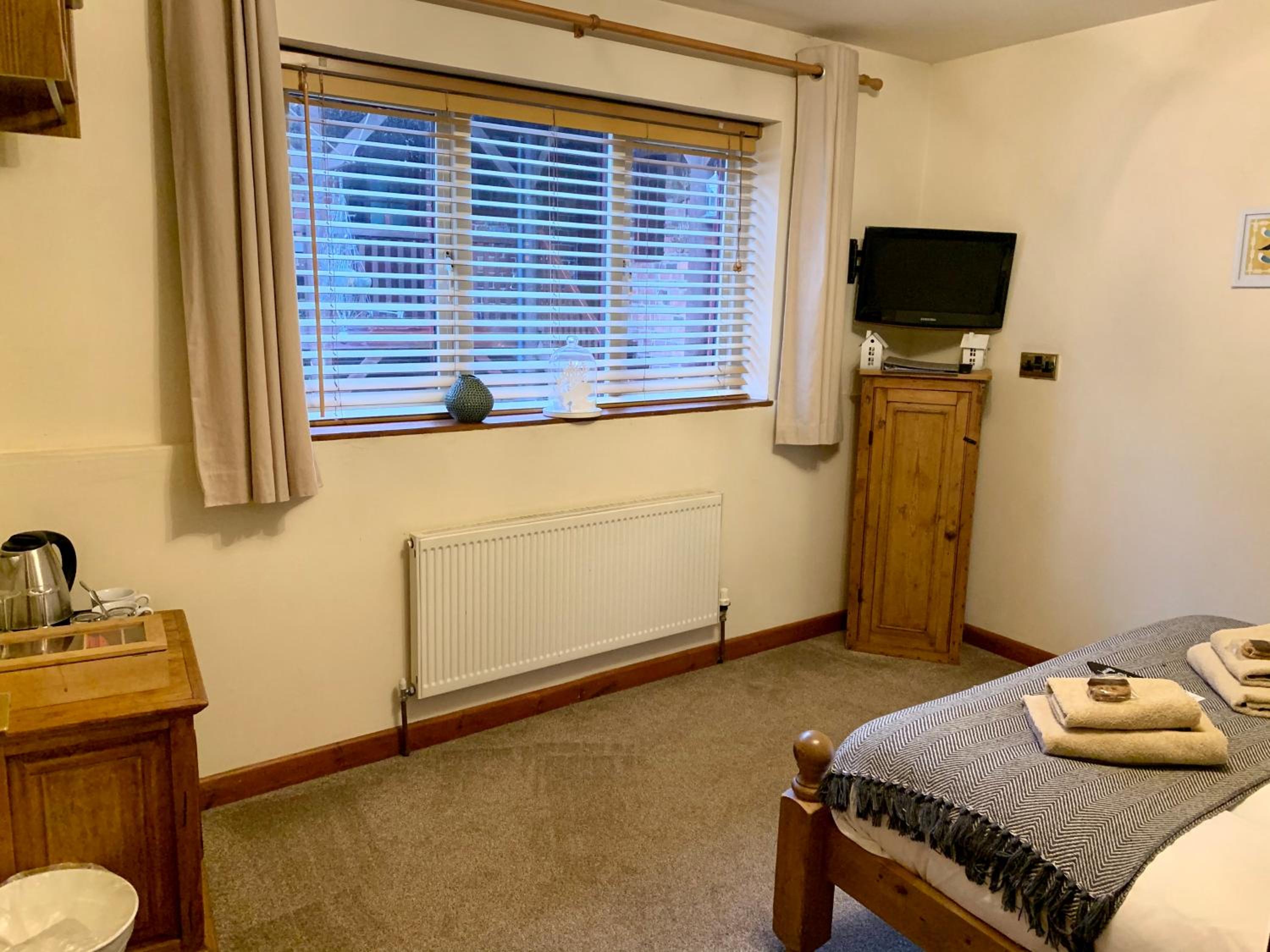Double Room - Photo 6