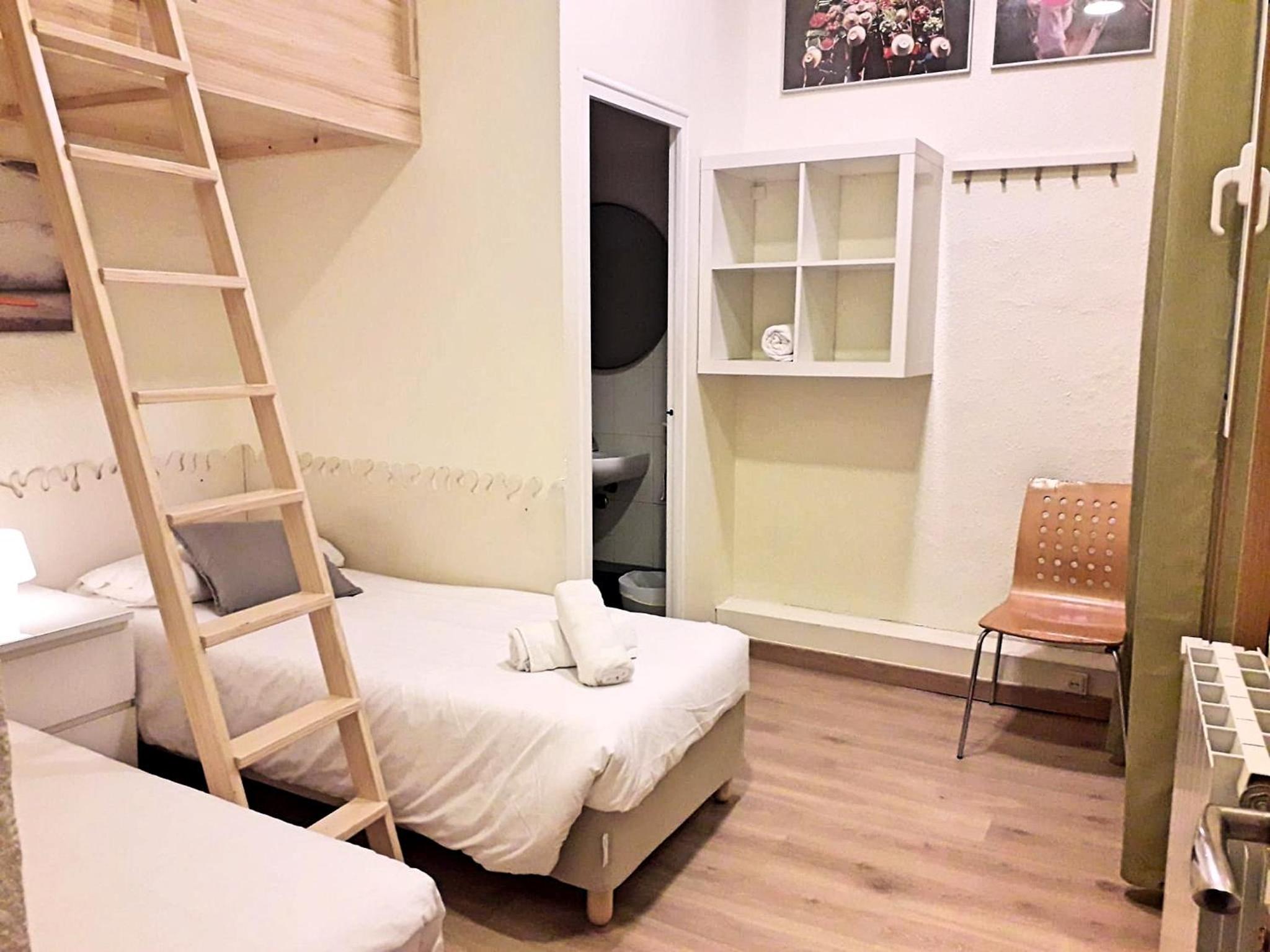 Triple Room with Shared Bathroom photo 3