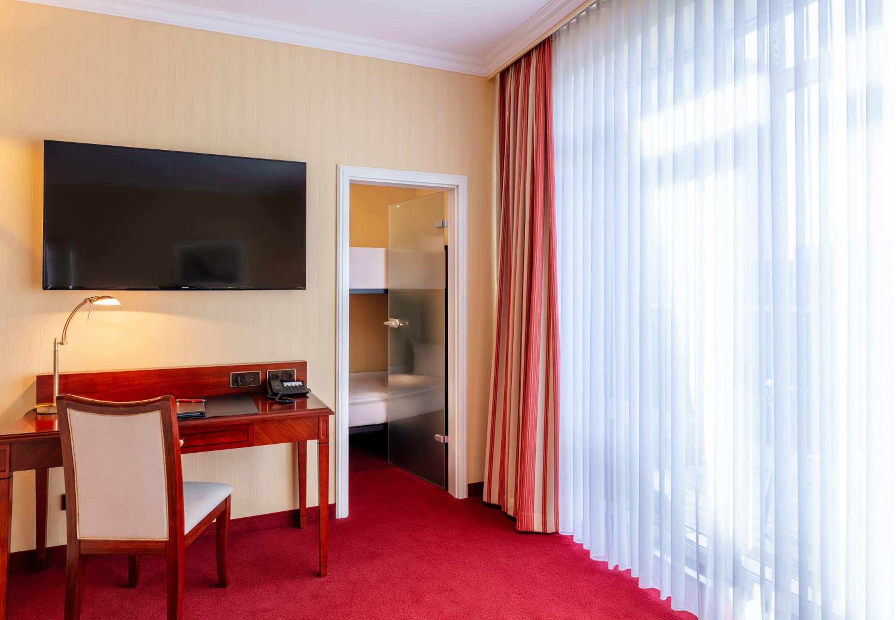 Family Suite (2 Adults + 1 Child up to 16 Year Old) photo 1
