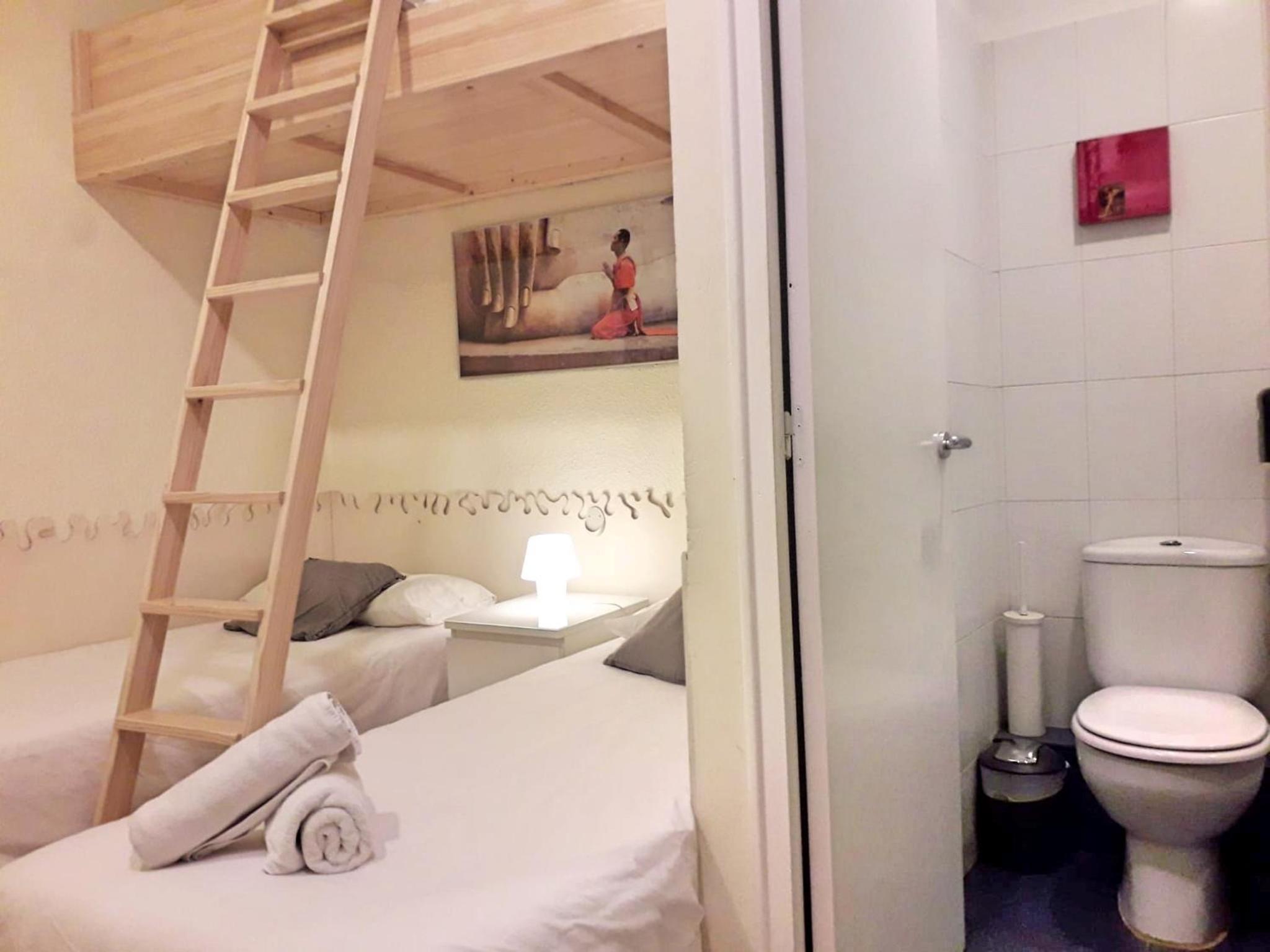 Triple Room with Shared Bathroom photo 2