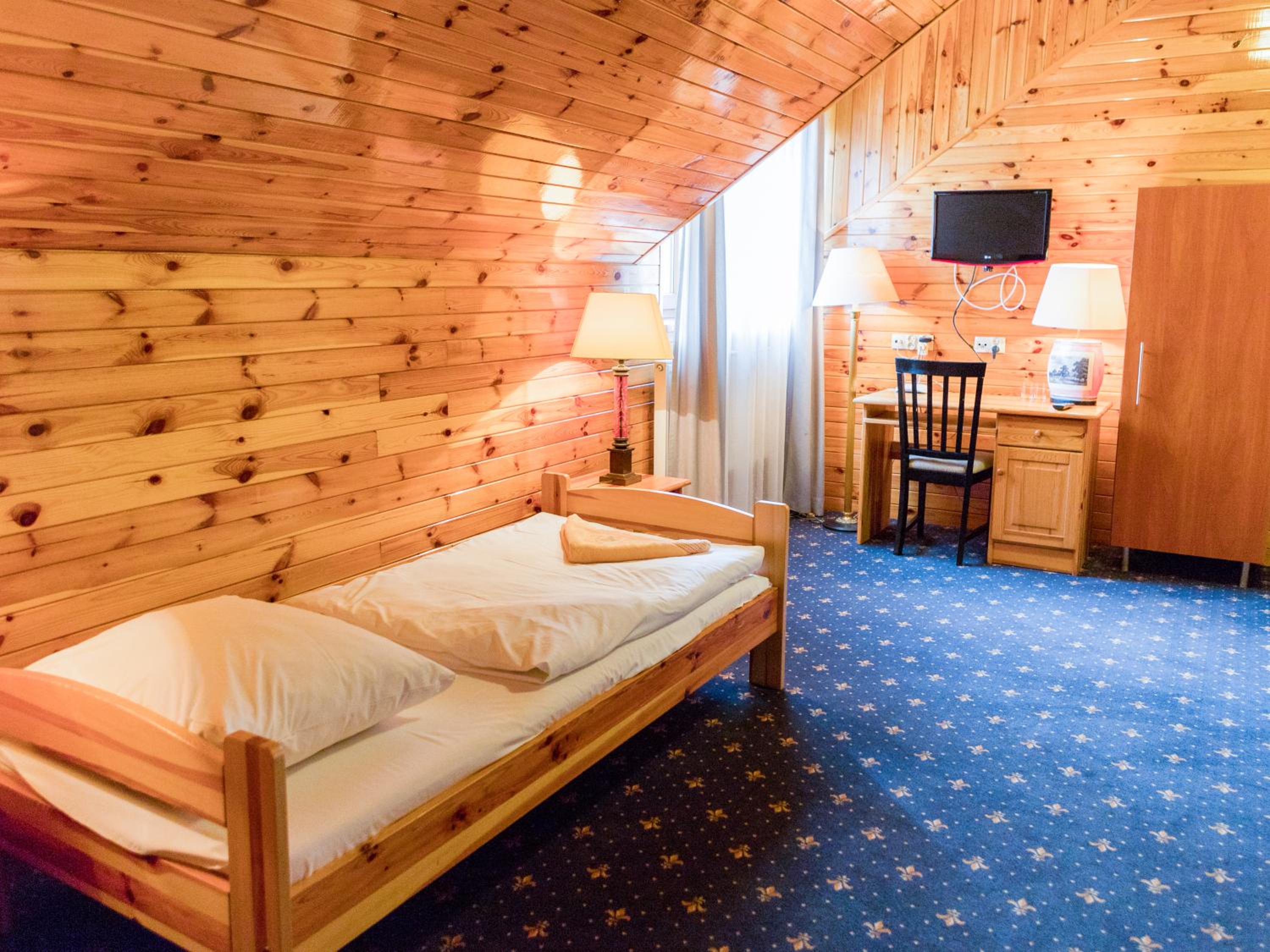 Double or Twin Room - Photo 16