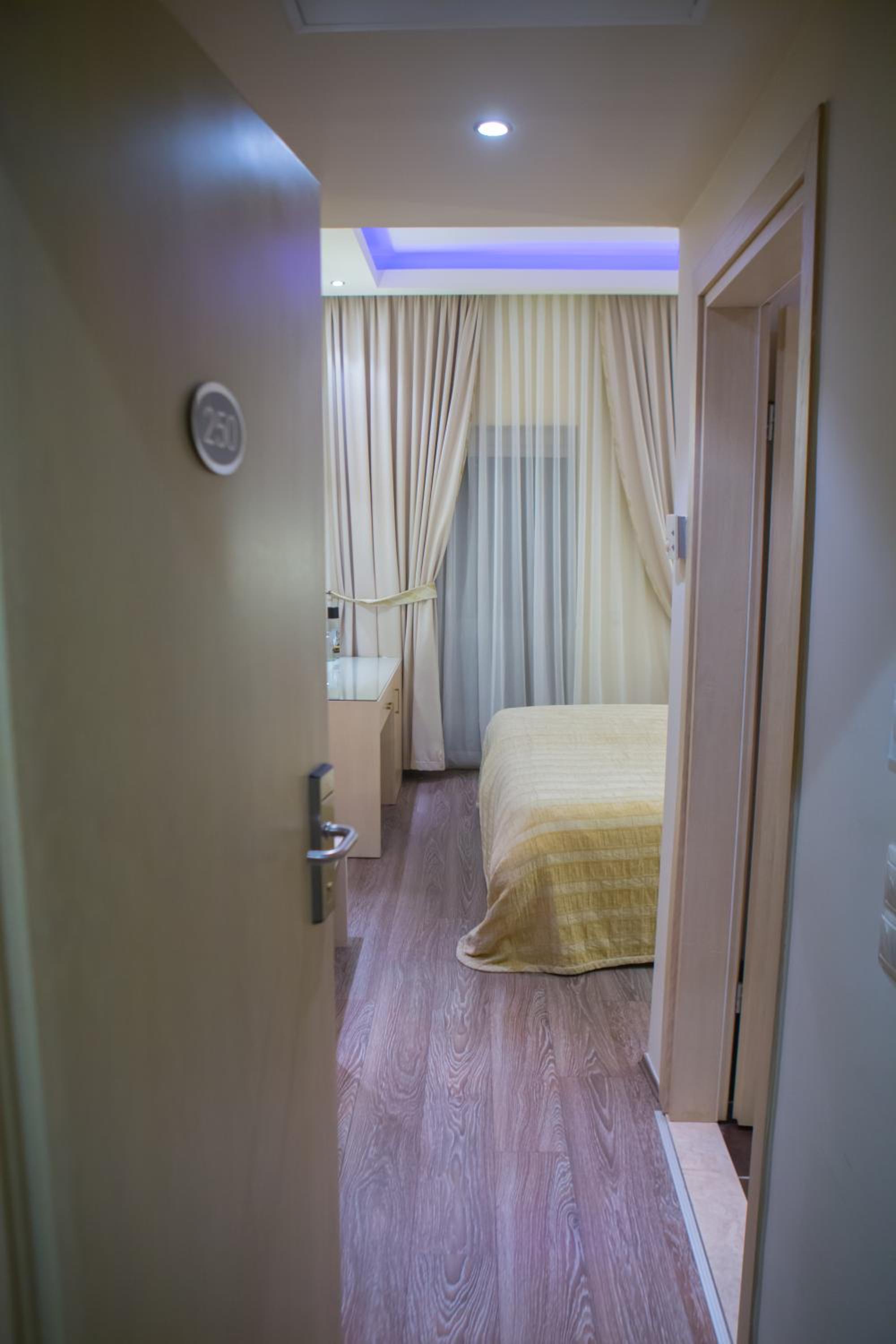 Double or Twin Room - Photo 16
