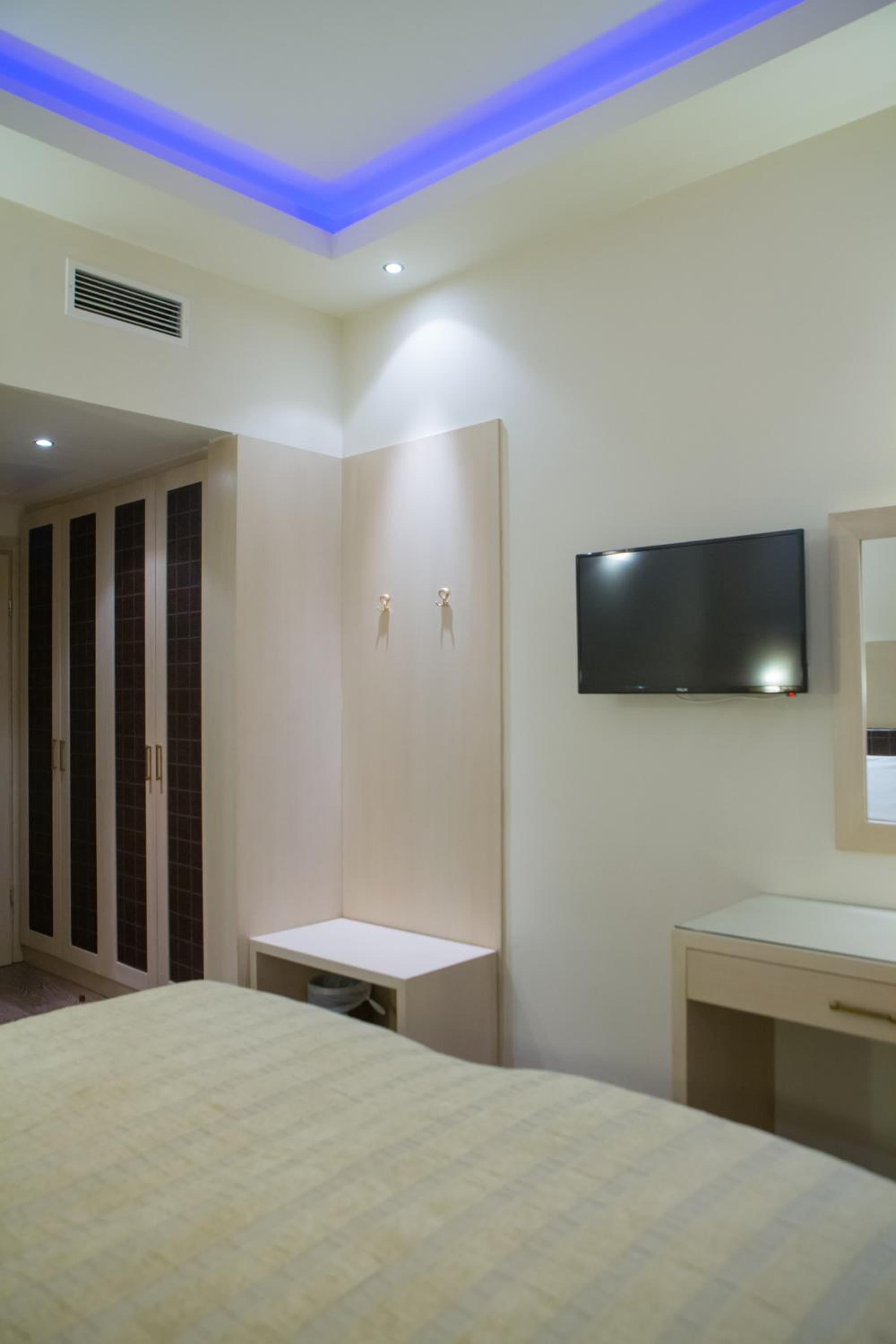Double or Twin Room - Photo 17