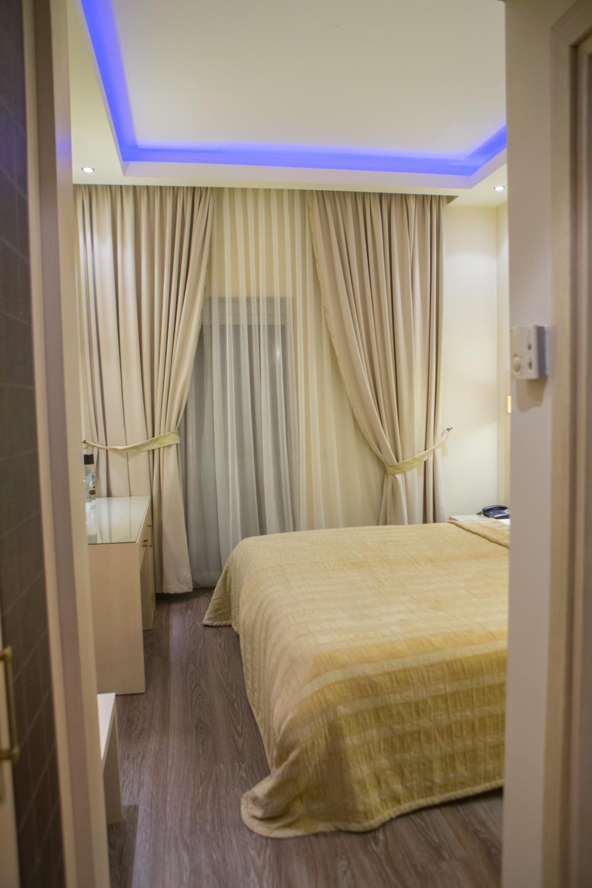 Double or Twin Room - Photo 2