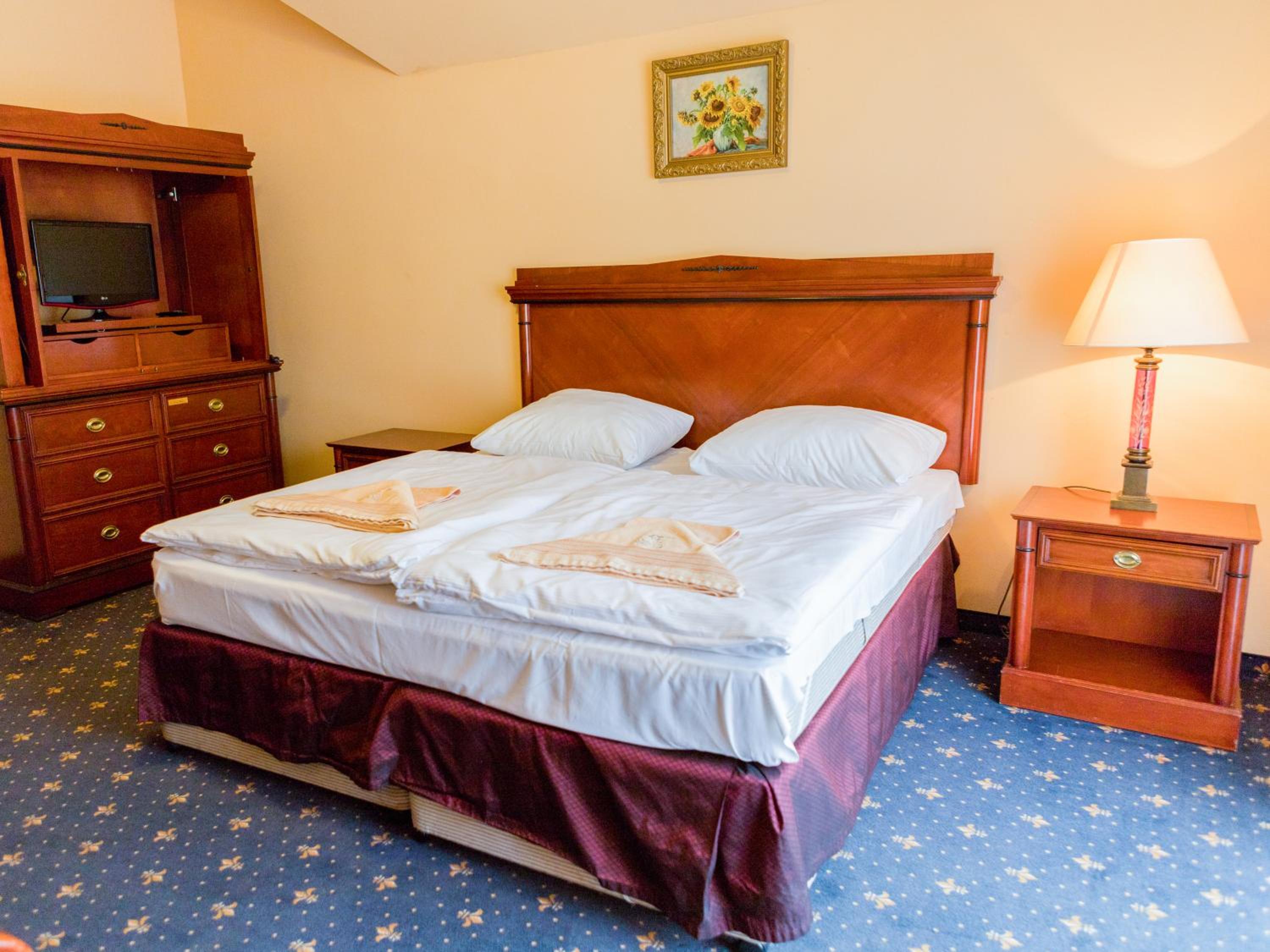 Double or Twin Room - Photo 13