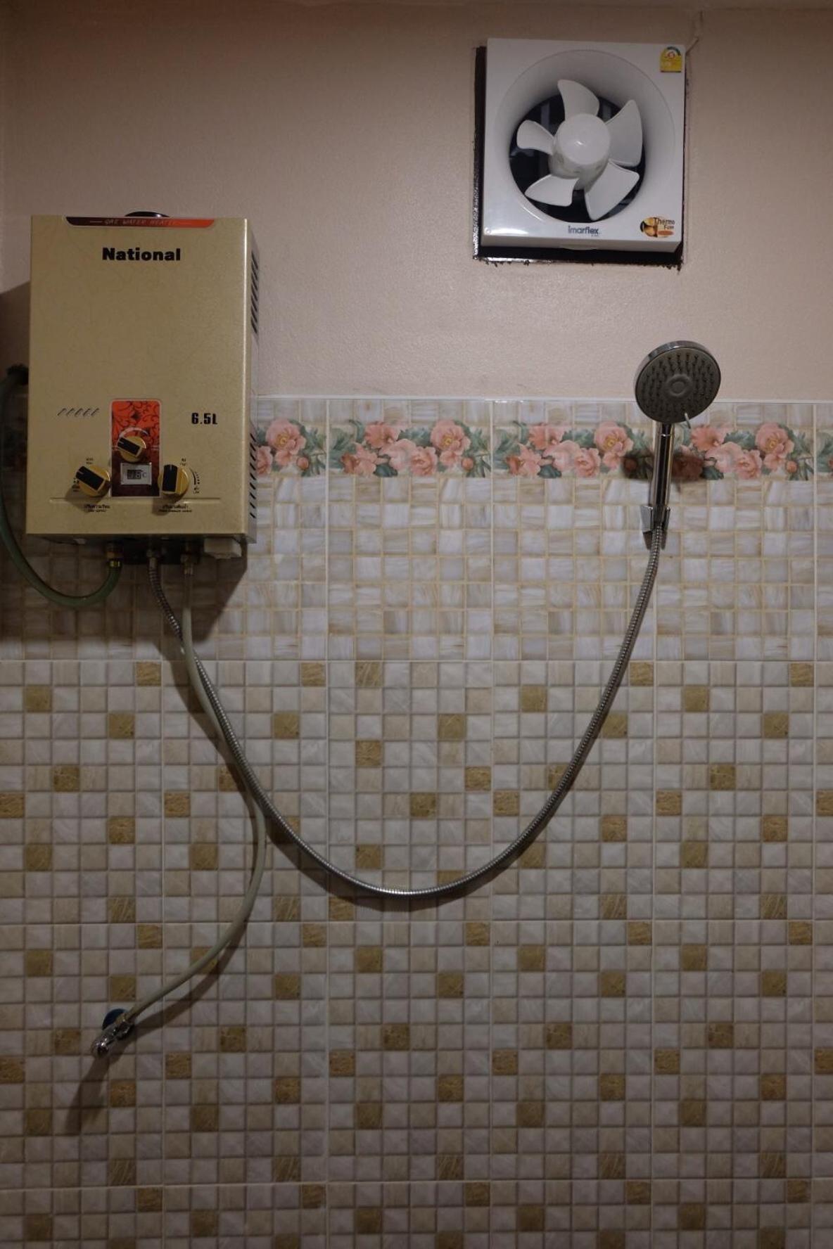 Standard King Room - Photo 6