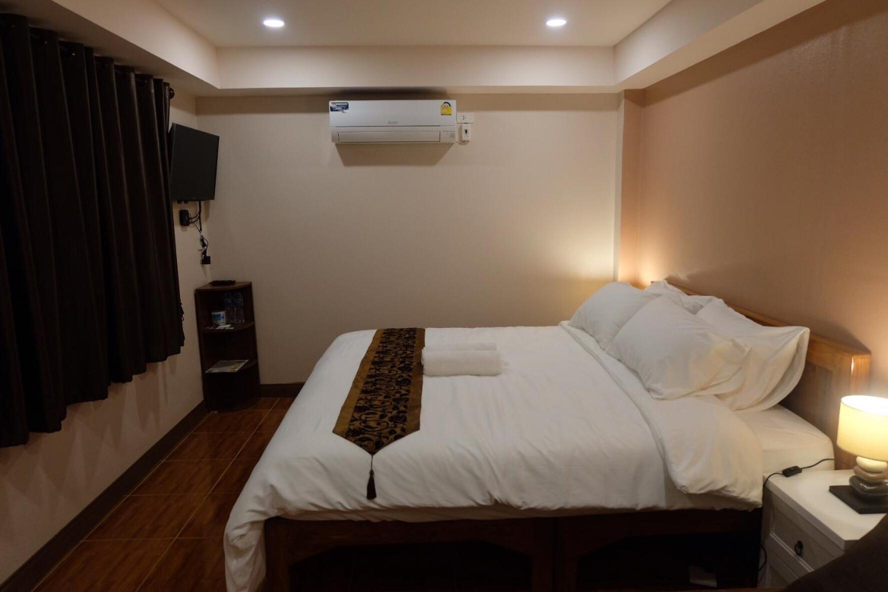 Standard King Room - Photo 5