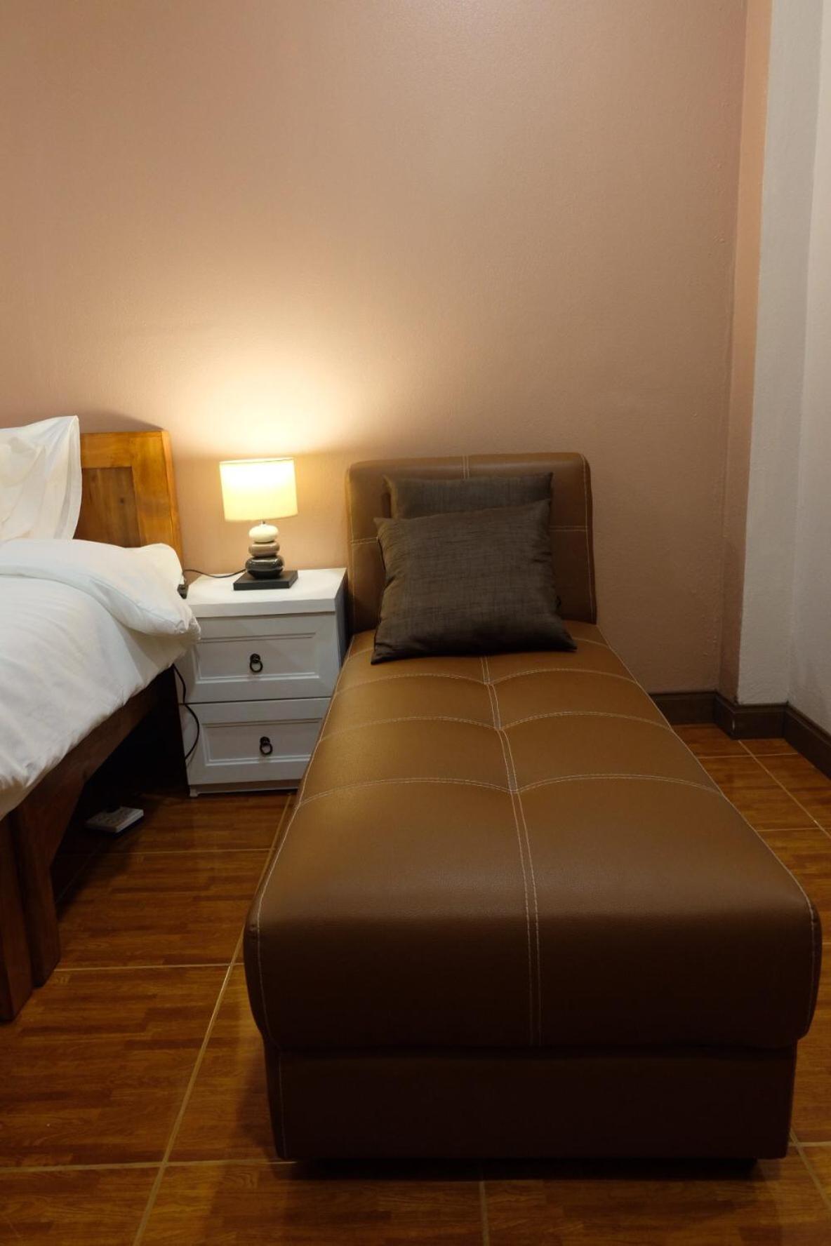 Standard King Room - Photo 4