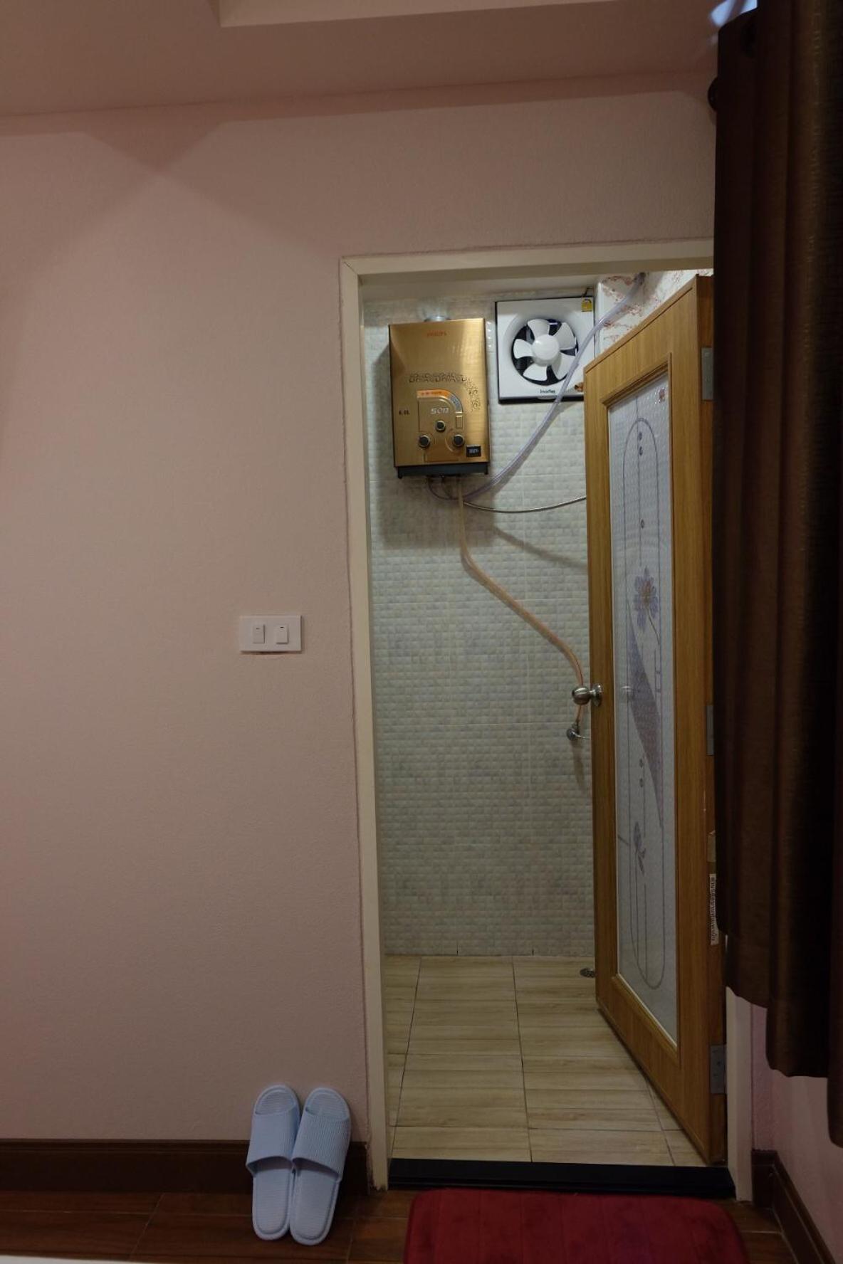 Economy Double Room - Photo 12