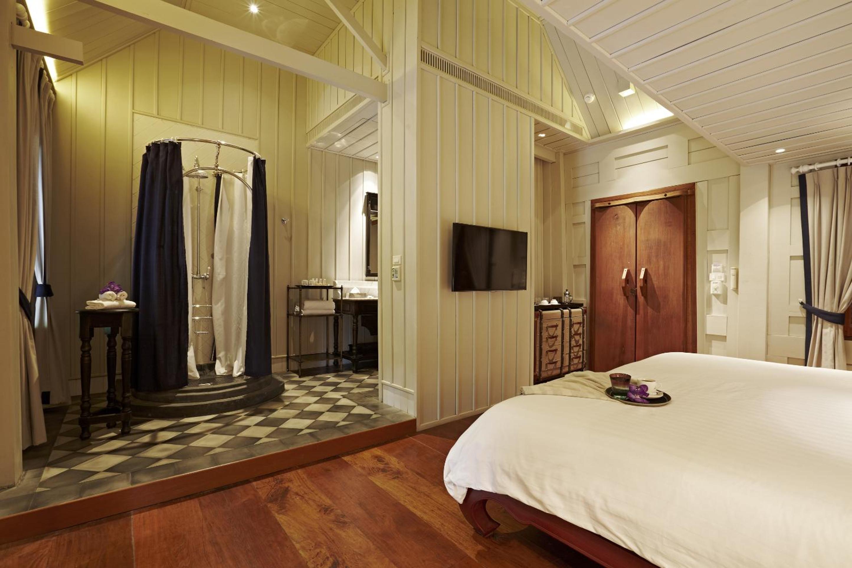 Deluxe Double or Twin with Balcony photo 2