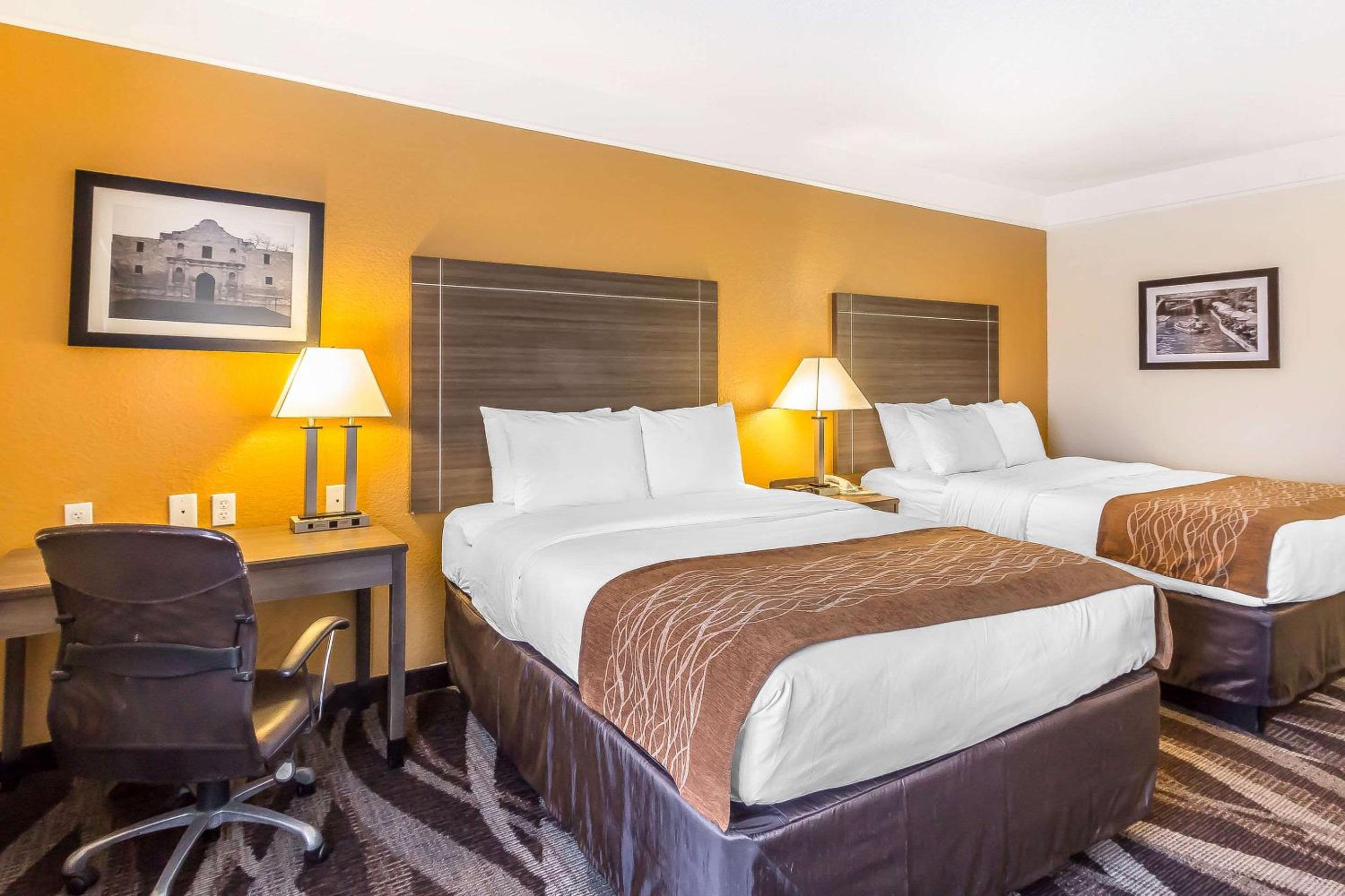Queen Room with Two Queen Beds - Non-Smoking - Photo 1