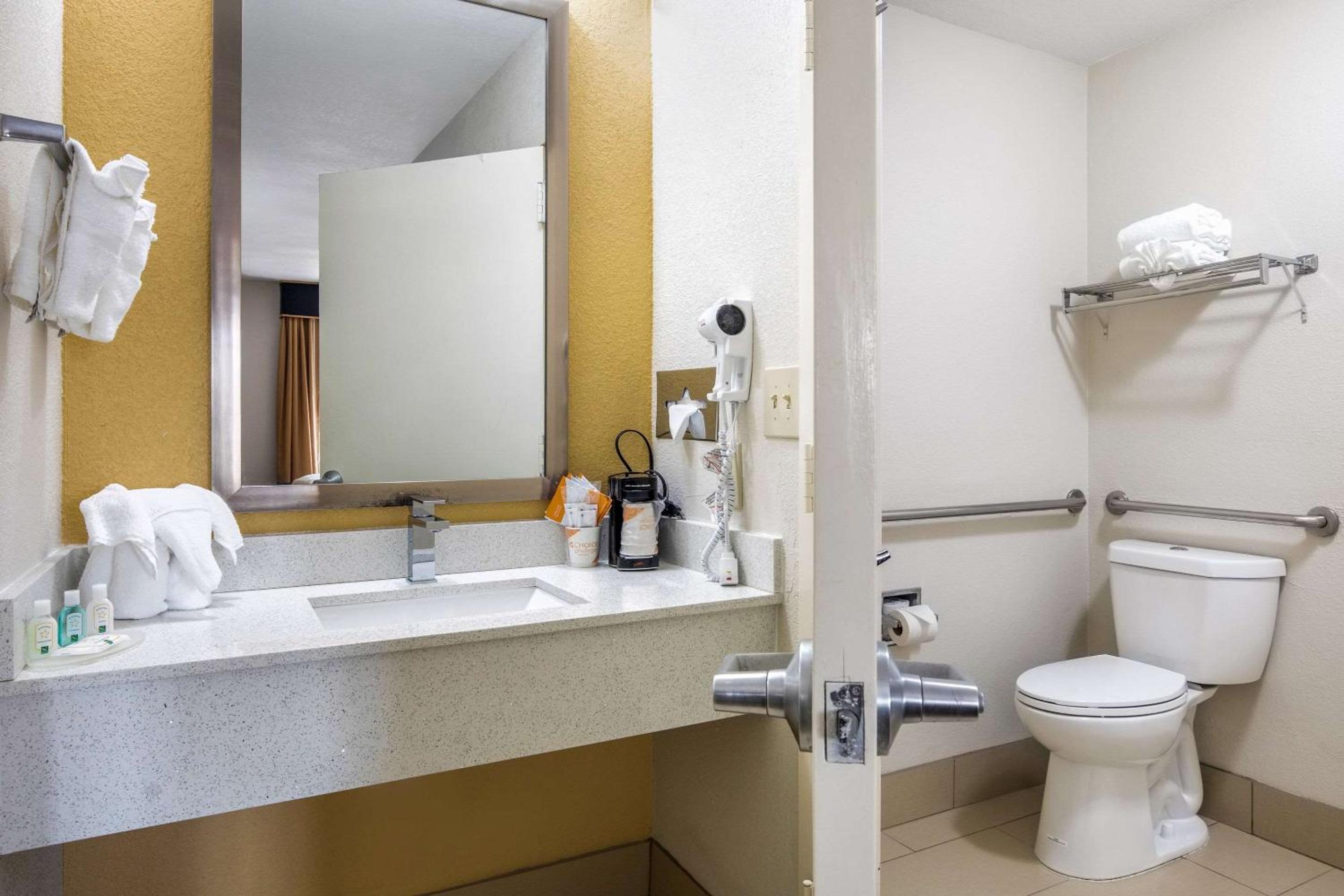 King Room - Accessible/Non-Smoking - Photo 3