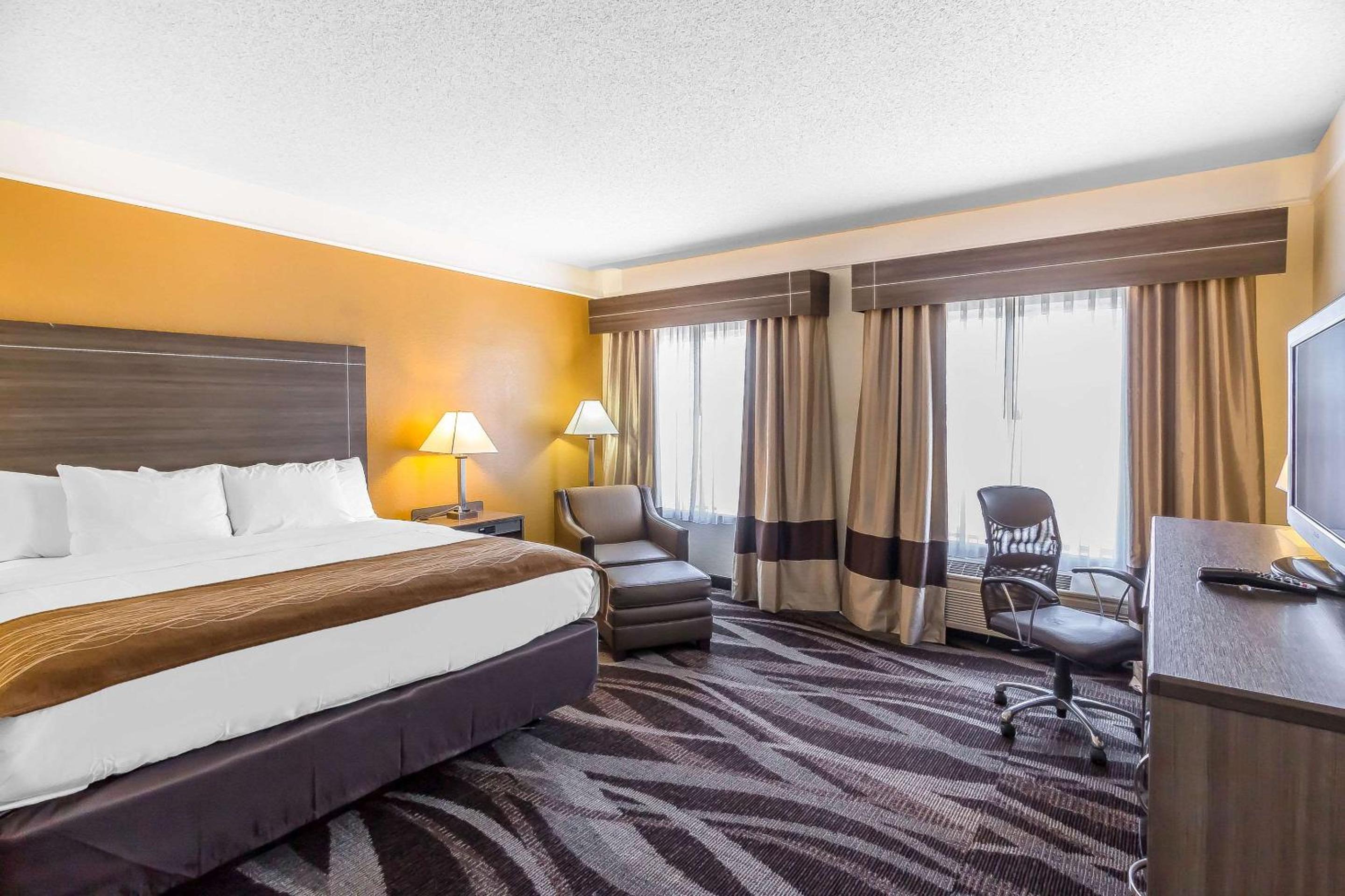 King Room - Non-Smoking - Photo 1