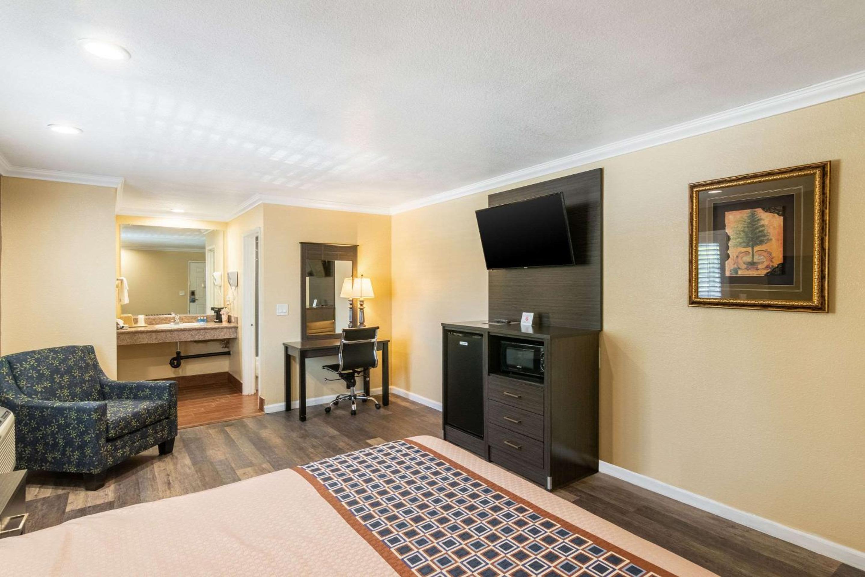 Deluxe Room, 1 King Room, Non Smoking - Photo 1