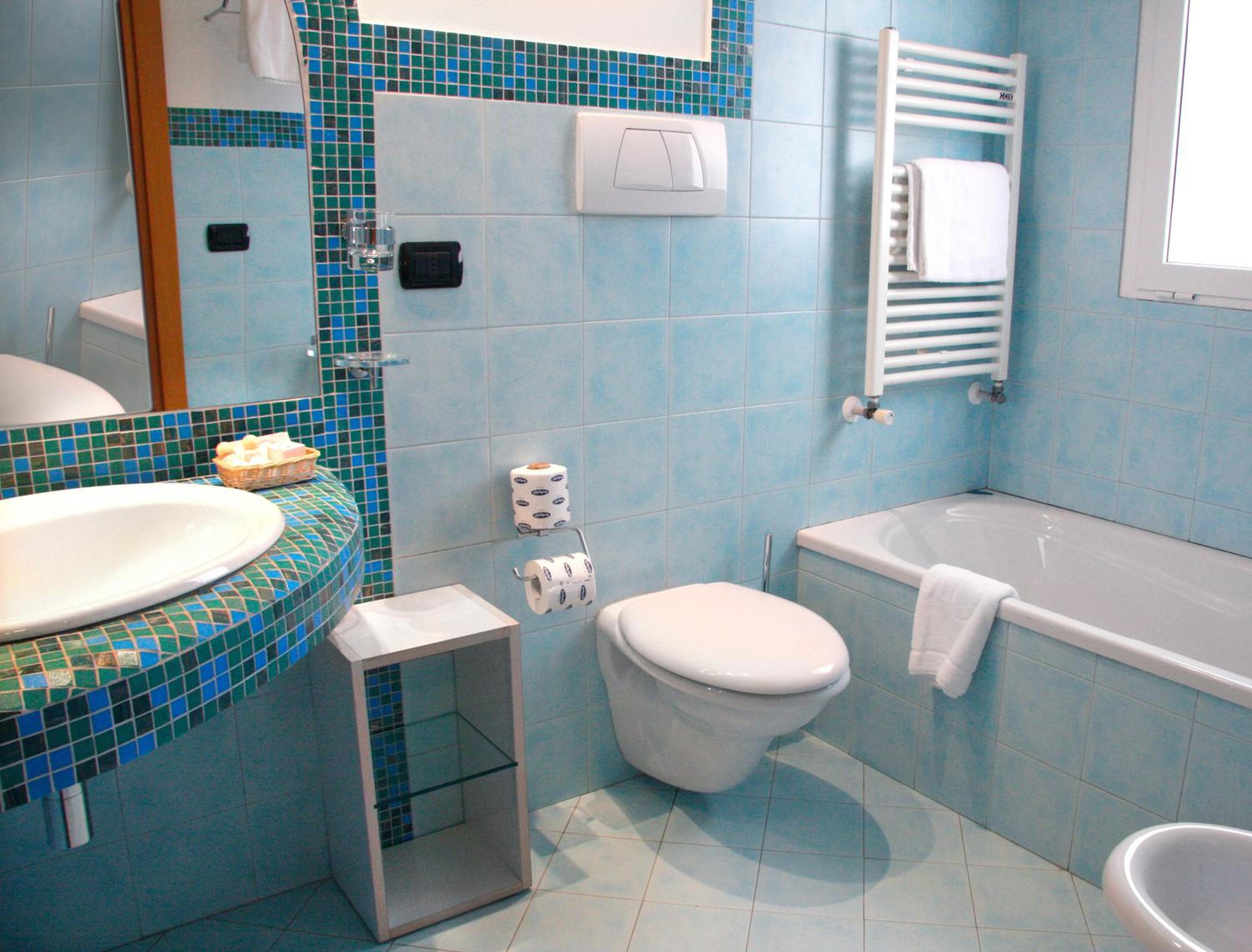 Small Double Room with Extra Bed photo 3