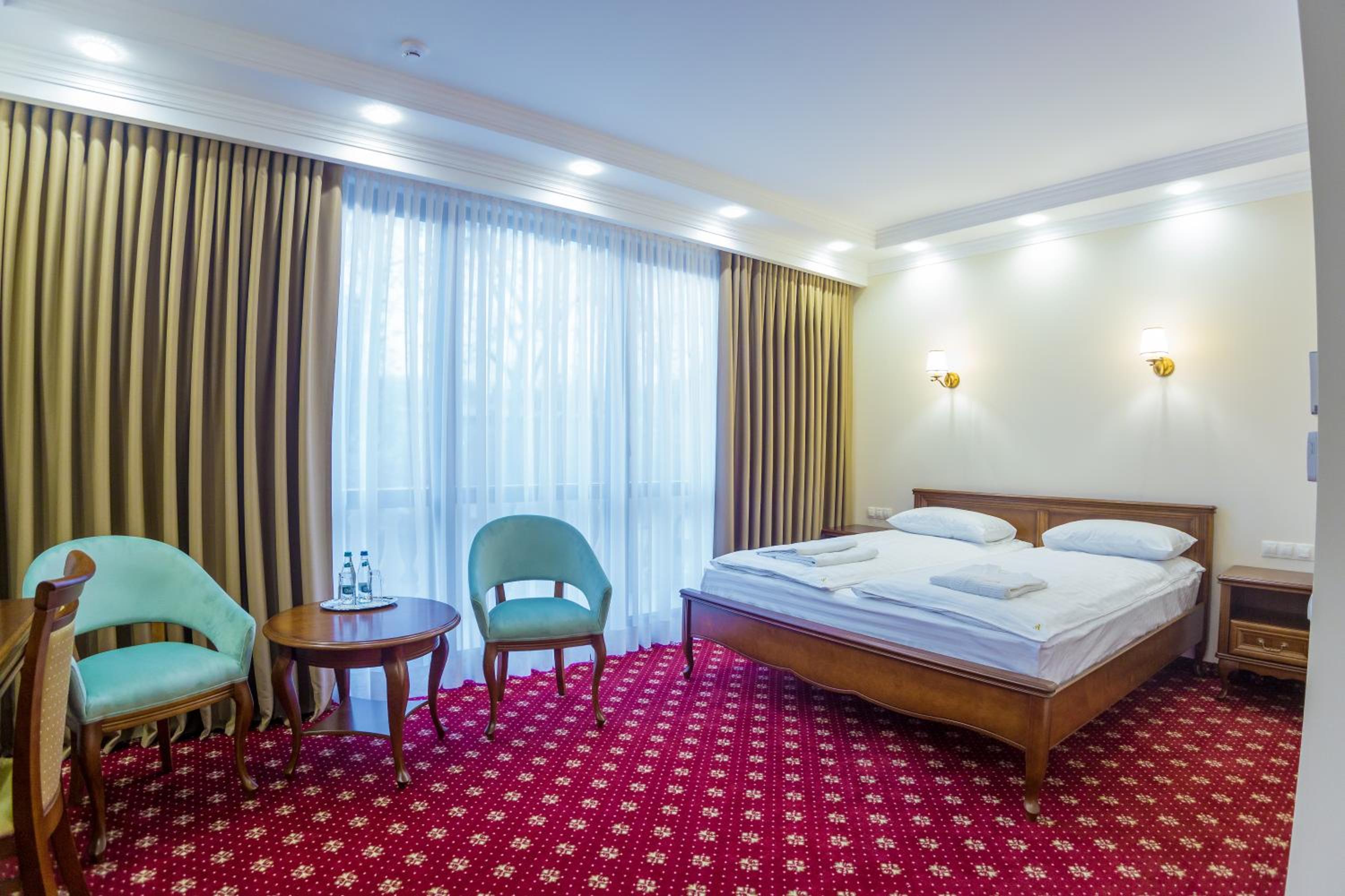 Deluxe Double Room with Balcony photo 3