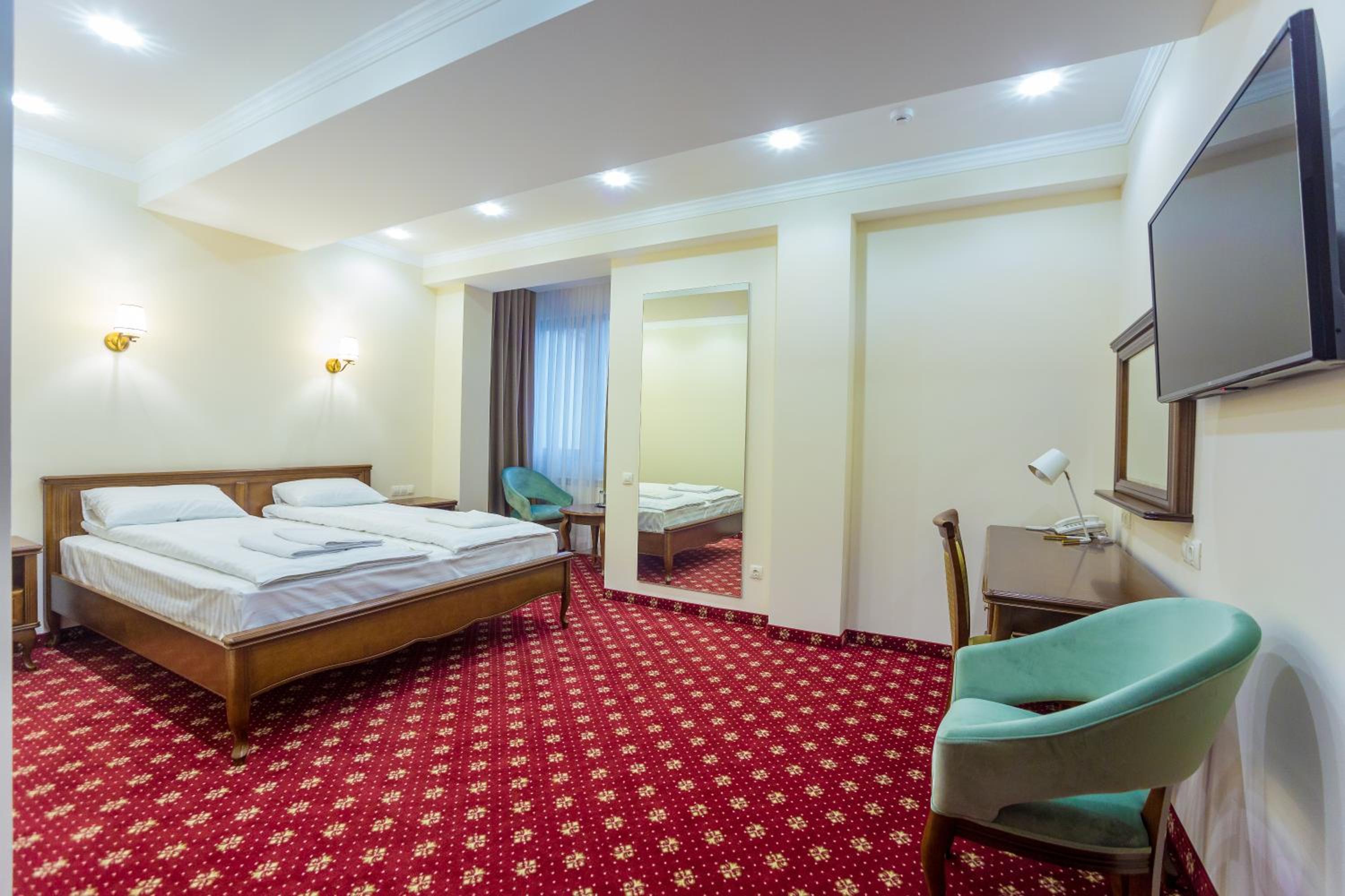 Large Double Room photo 3