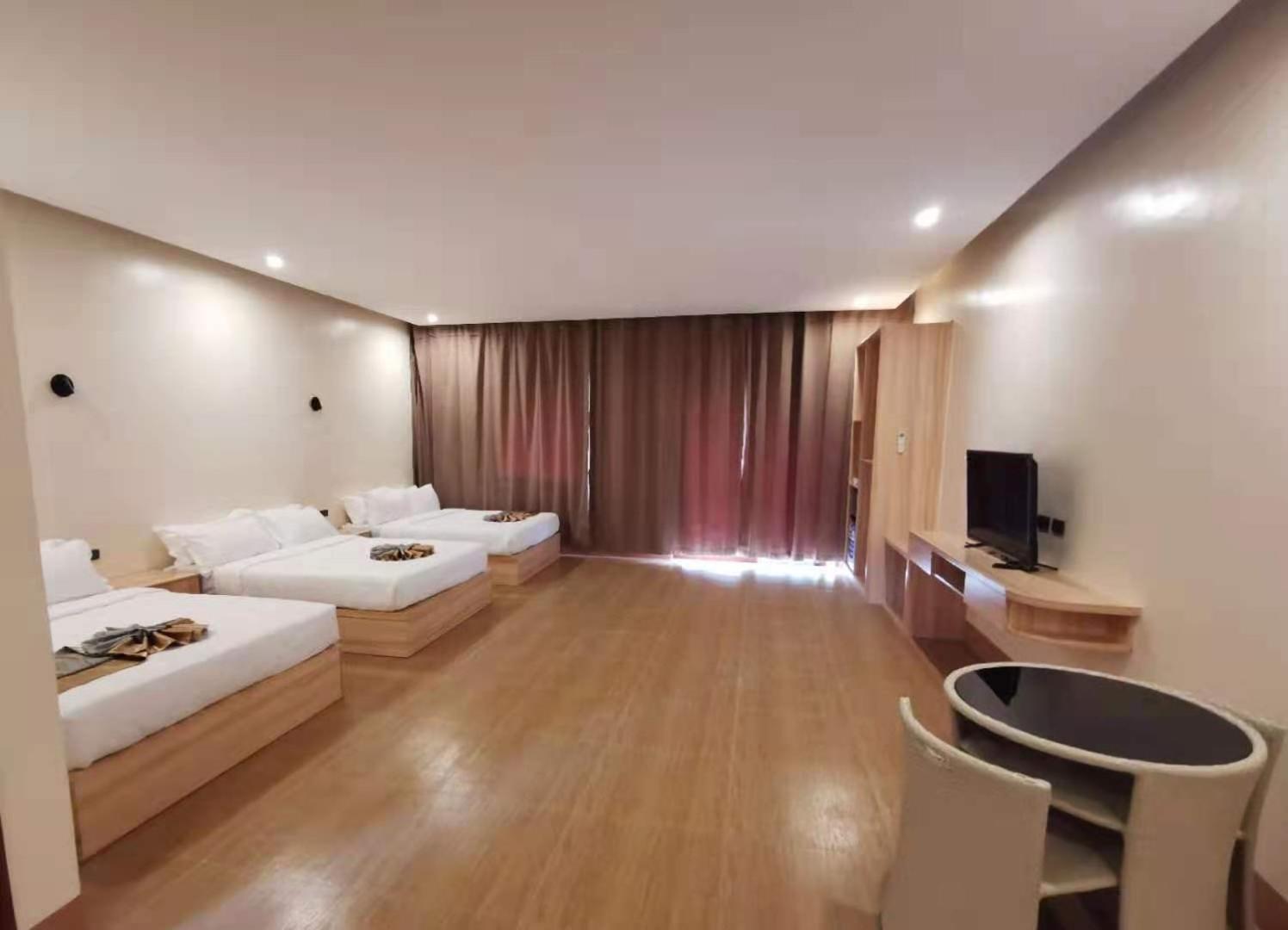 Family Room - Photo 2