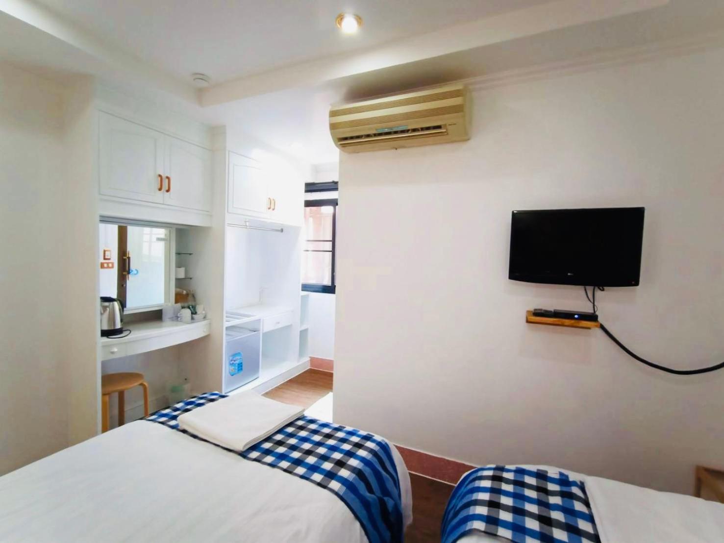 Standard Twin Room - Photo 8