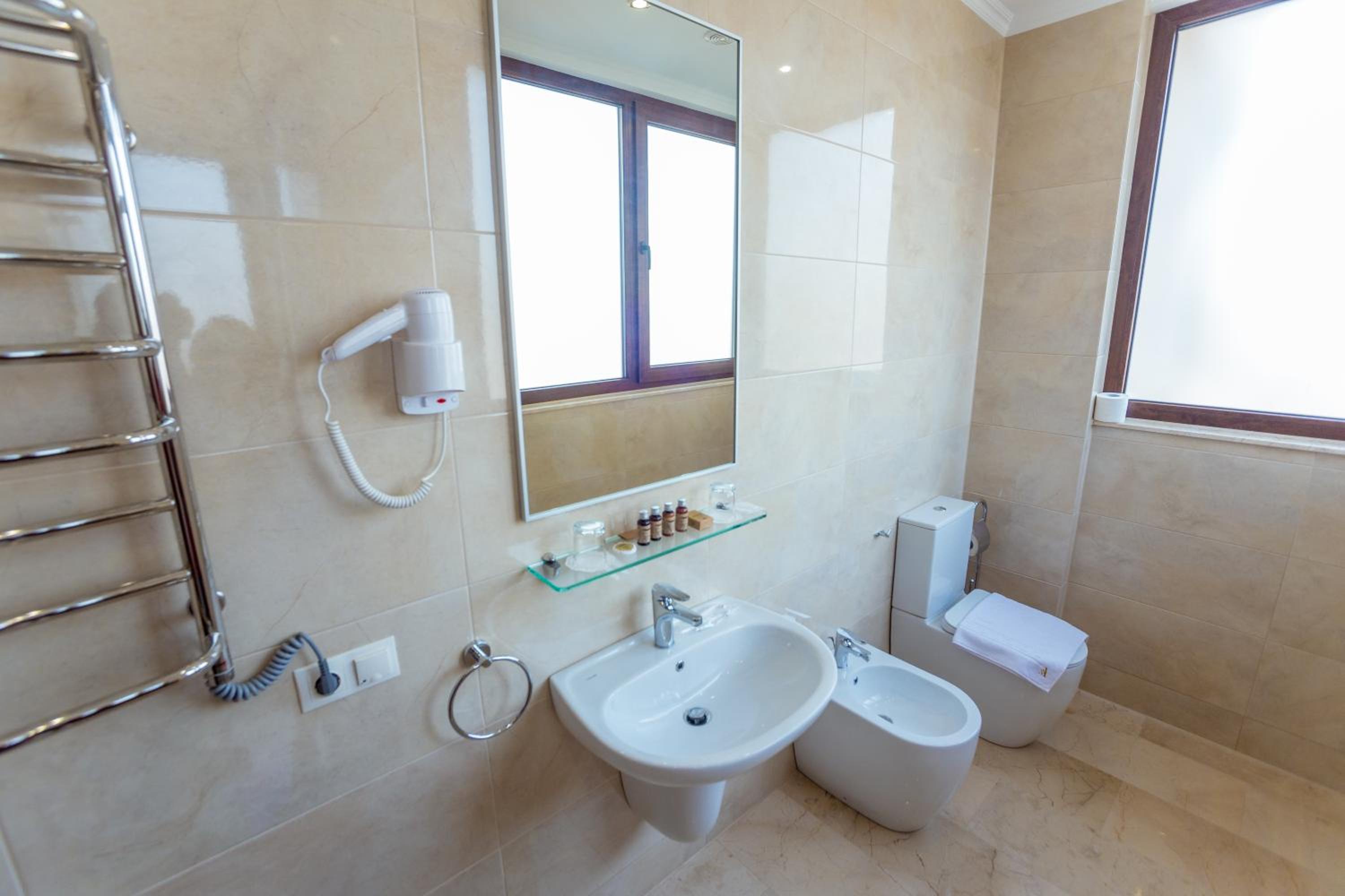 King Suite with Balcony photo 2