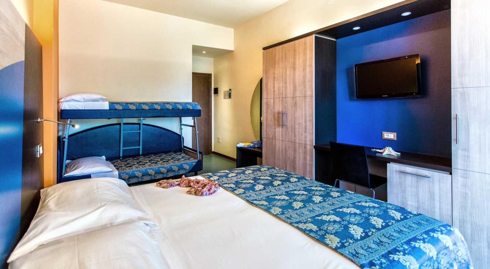 Quadruple Room - Photo 2