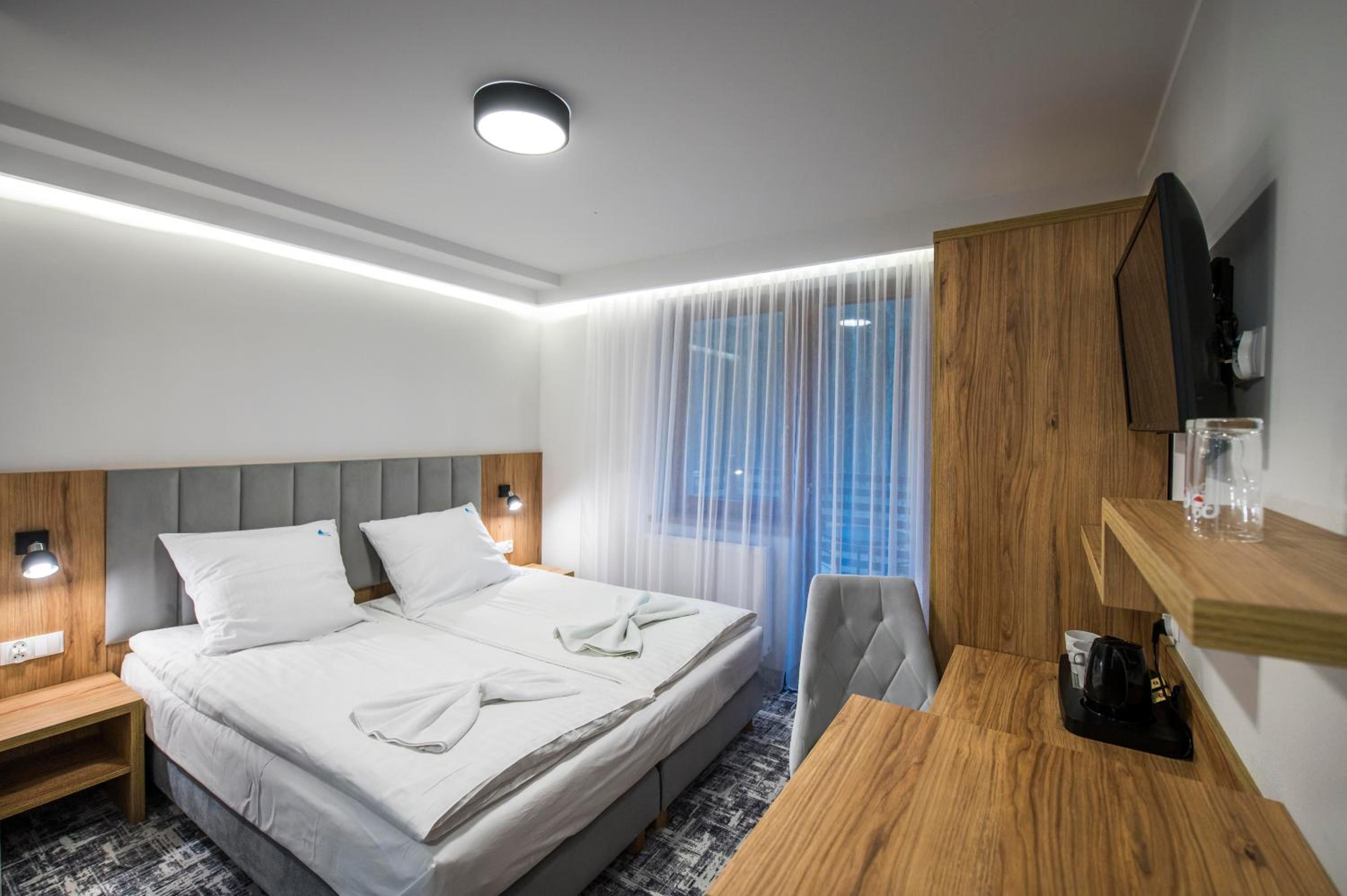 Deluxe Double or Twin Room with Balcony - Photo 6
