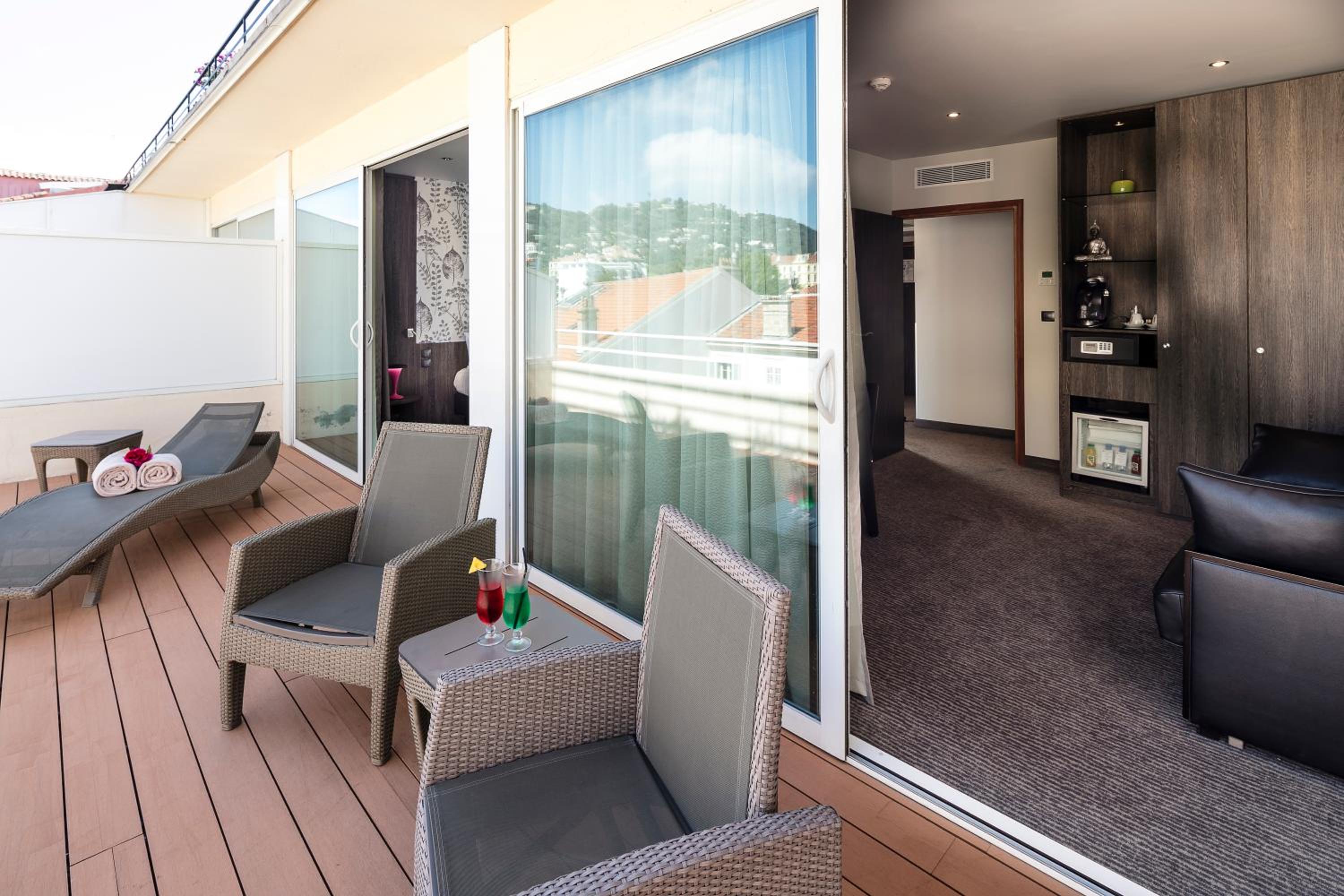 Suite with Terrace - Photo 2