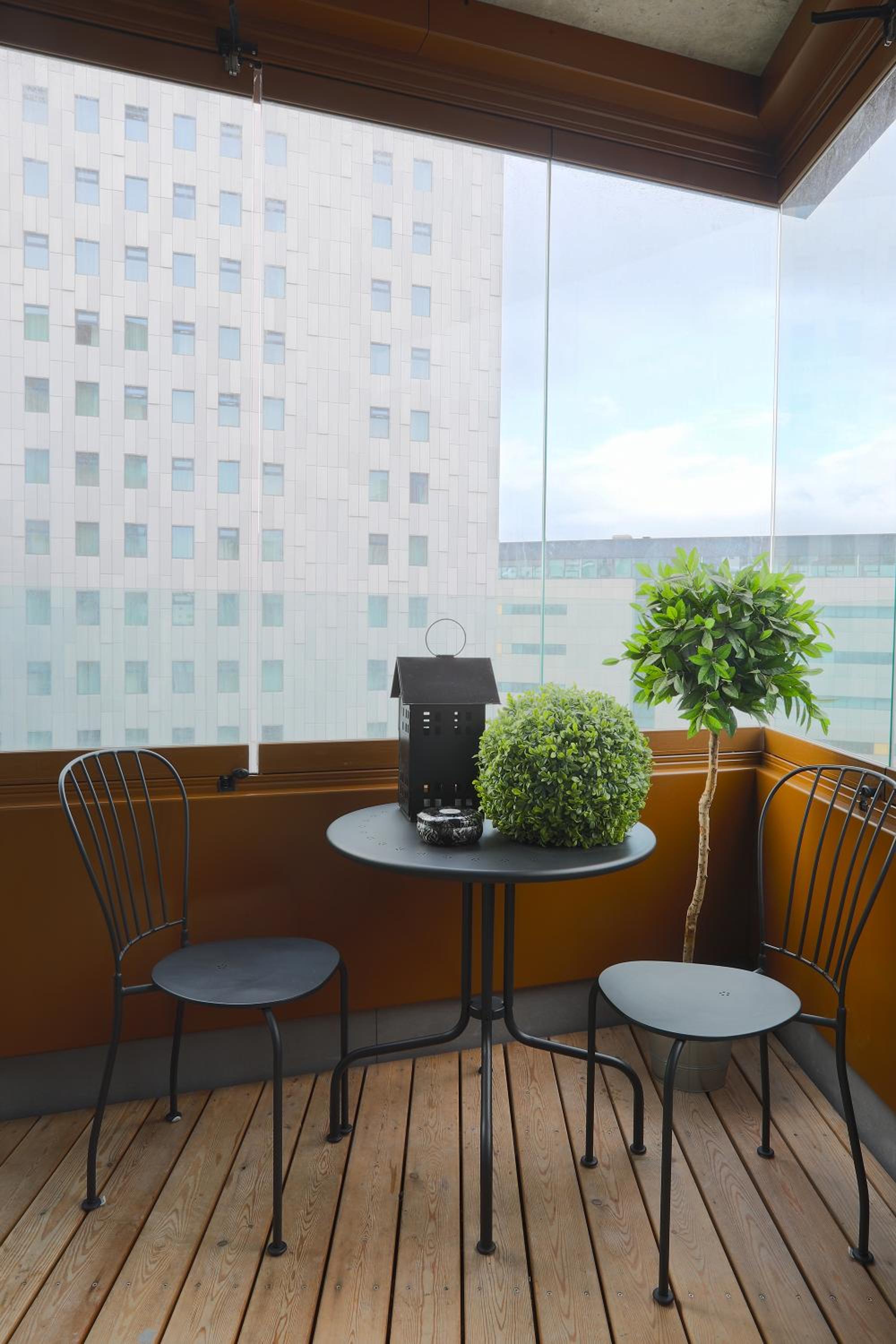 Apartment with Balcony - Photo 7