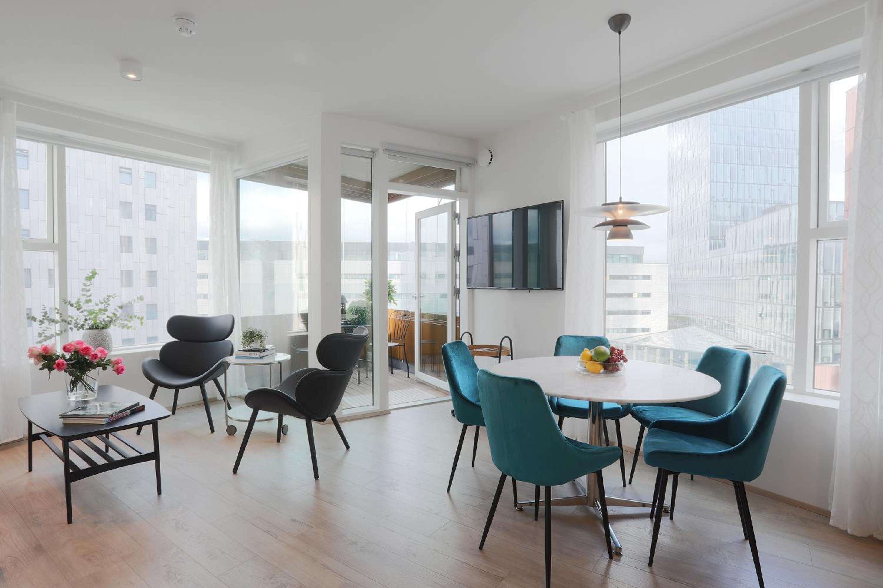 Apartment with Balcony - Photo 14