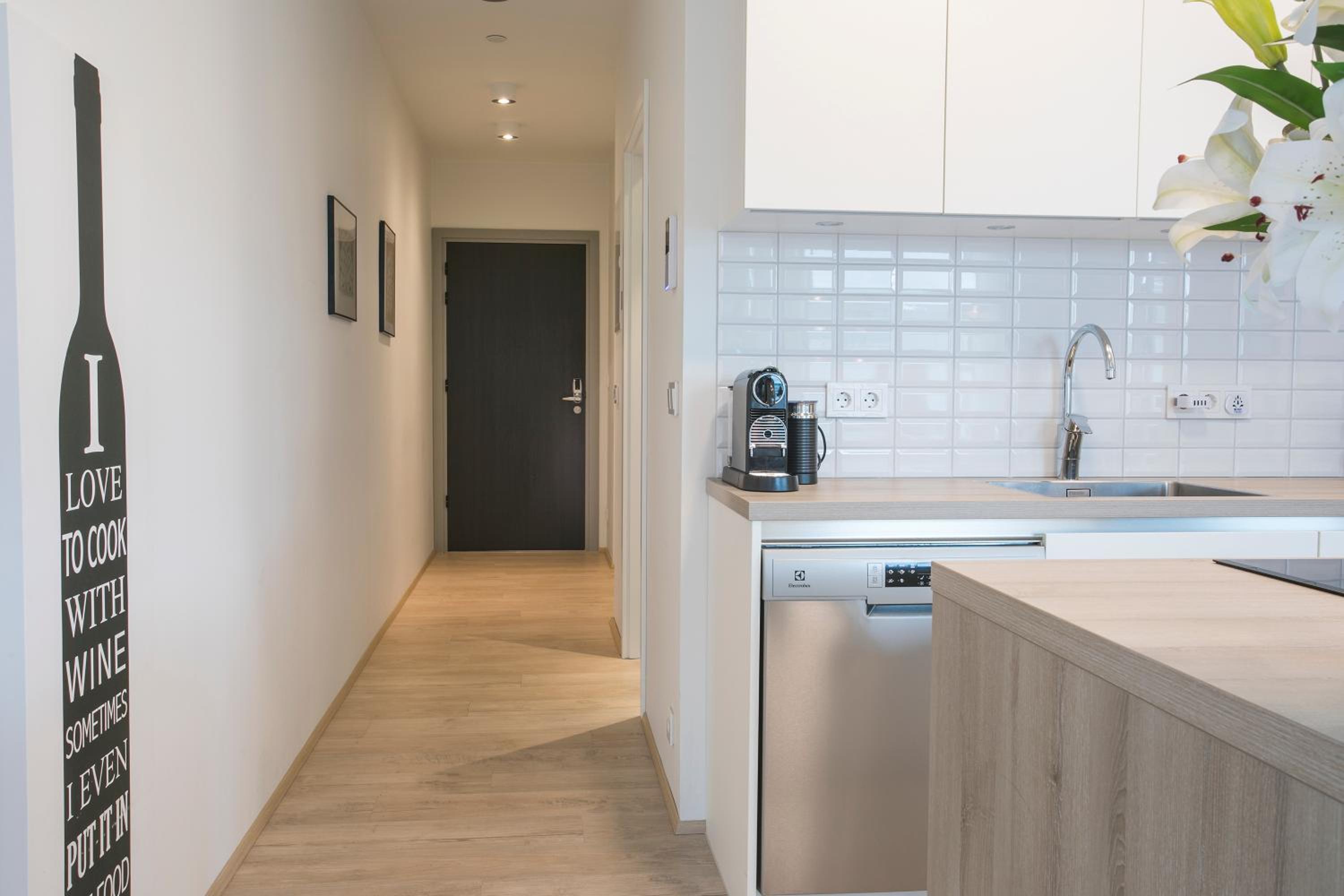 Apartment with Balcony - Photo 13