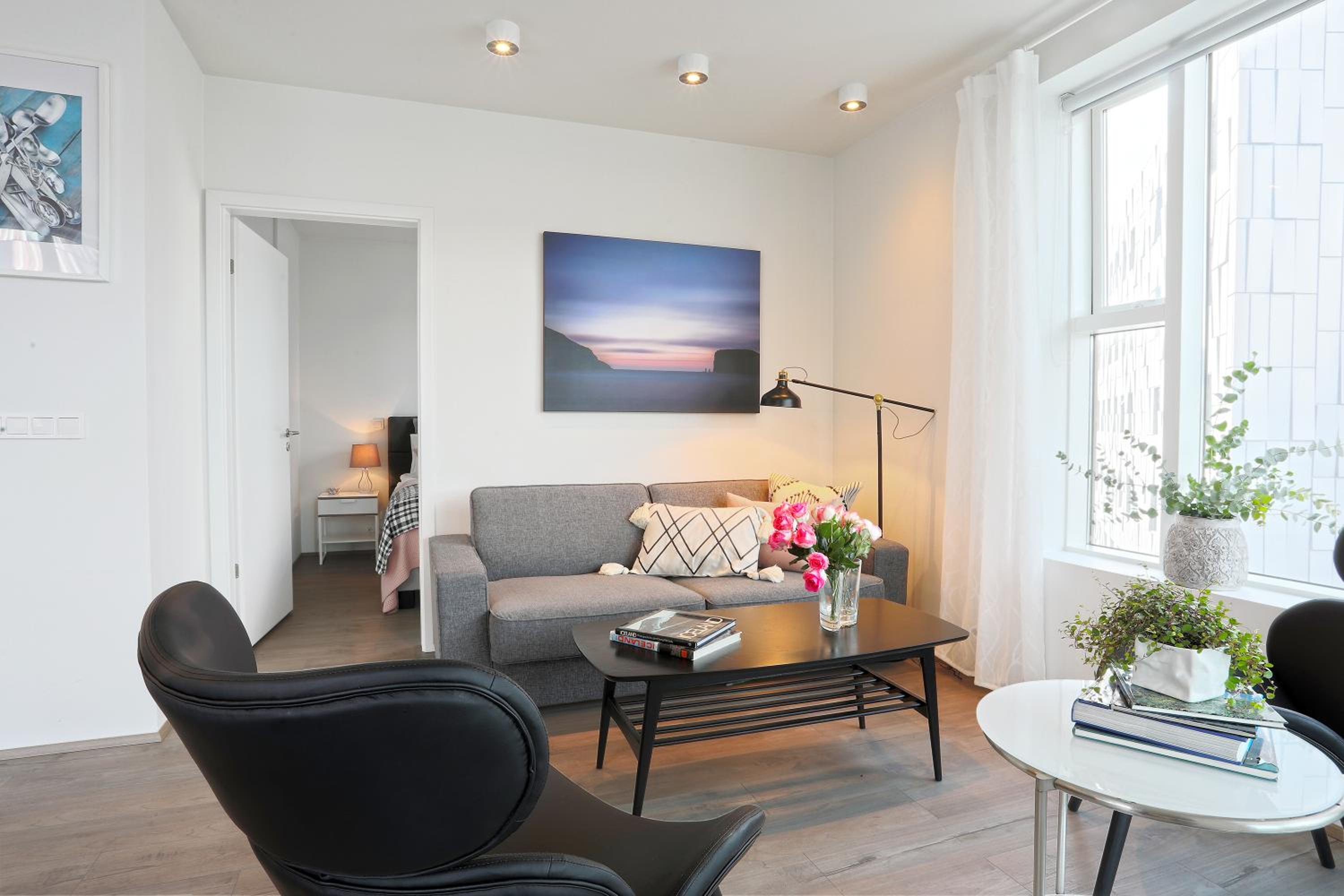 Apartment with Balcony - Photo 11